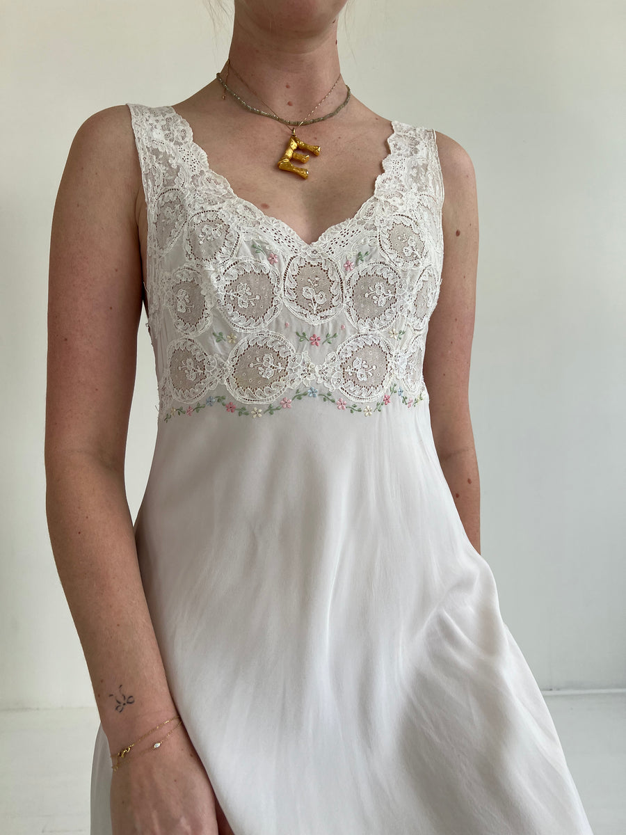 1930's Bridal White Silk Slip Dress with Floral Embroidery – Eveliina