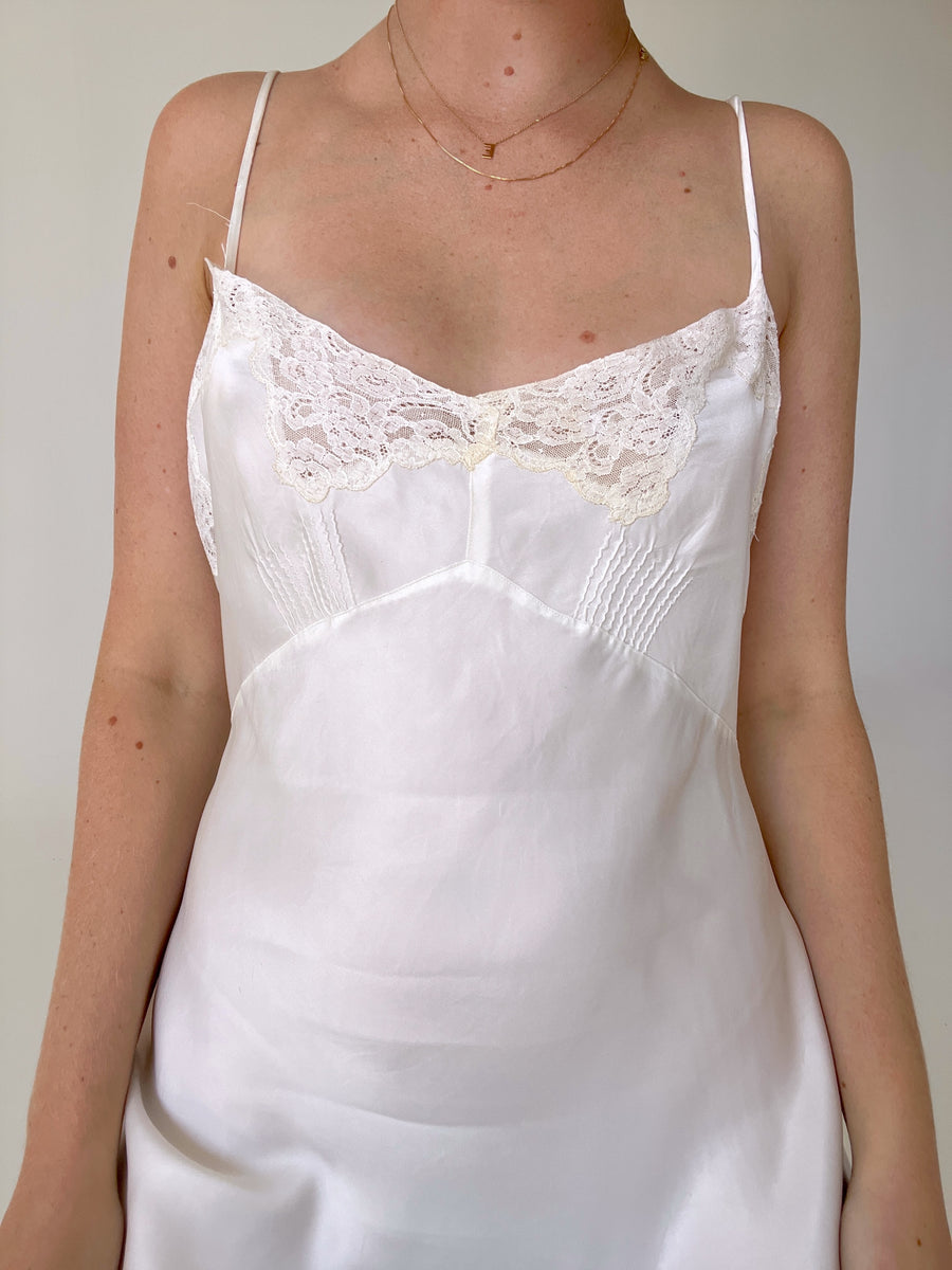 1930's White Slip With Lace Eveliina Vintage 1930's White Slip With Lace Eveliina Vintage