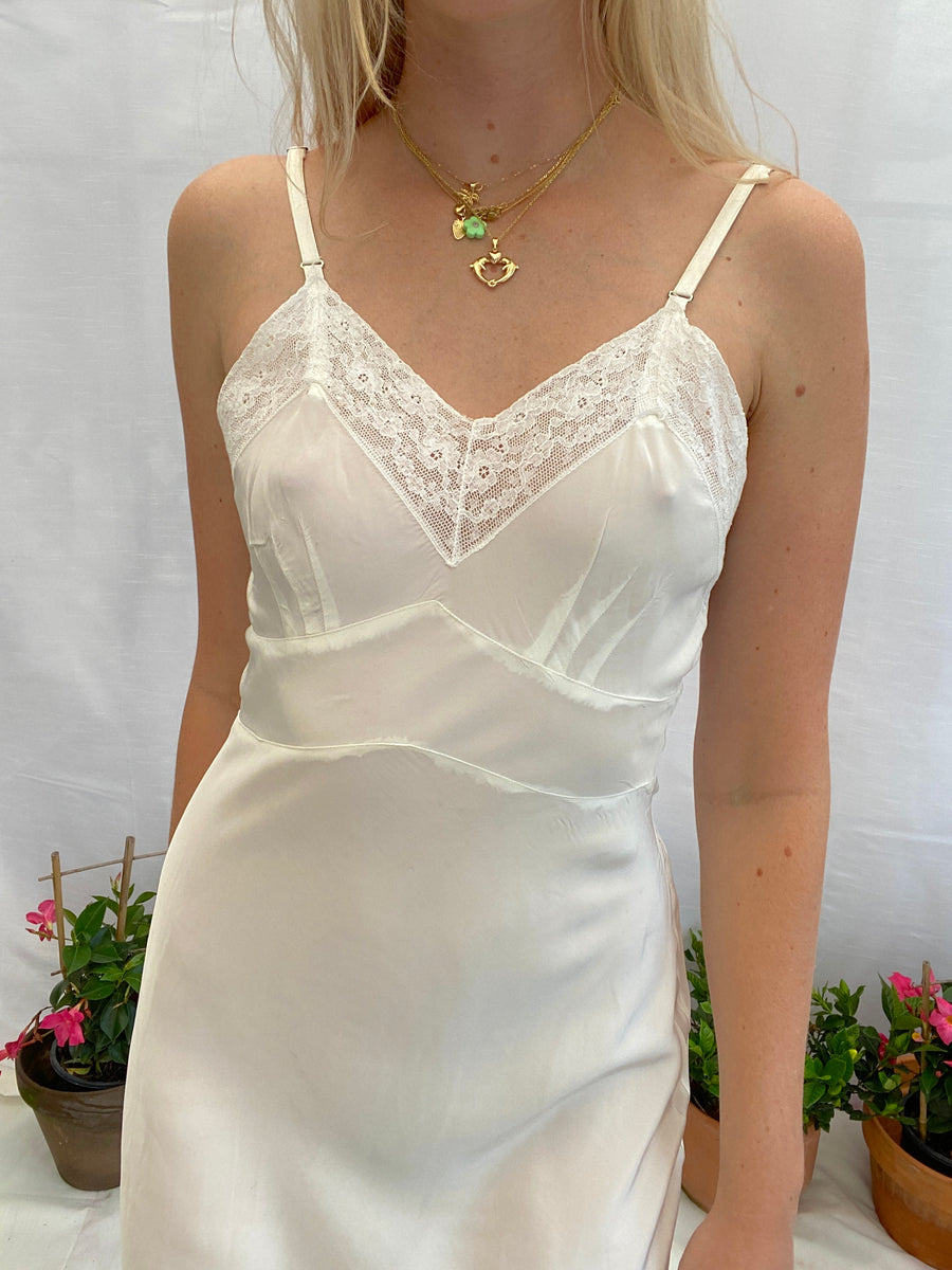 1940's White Under Slip  Eveliina Vintage
