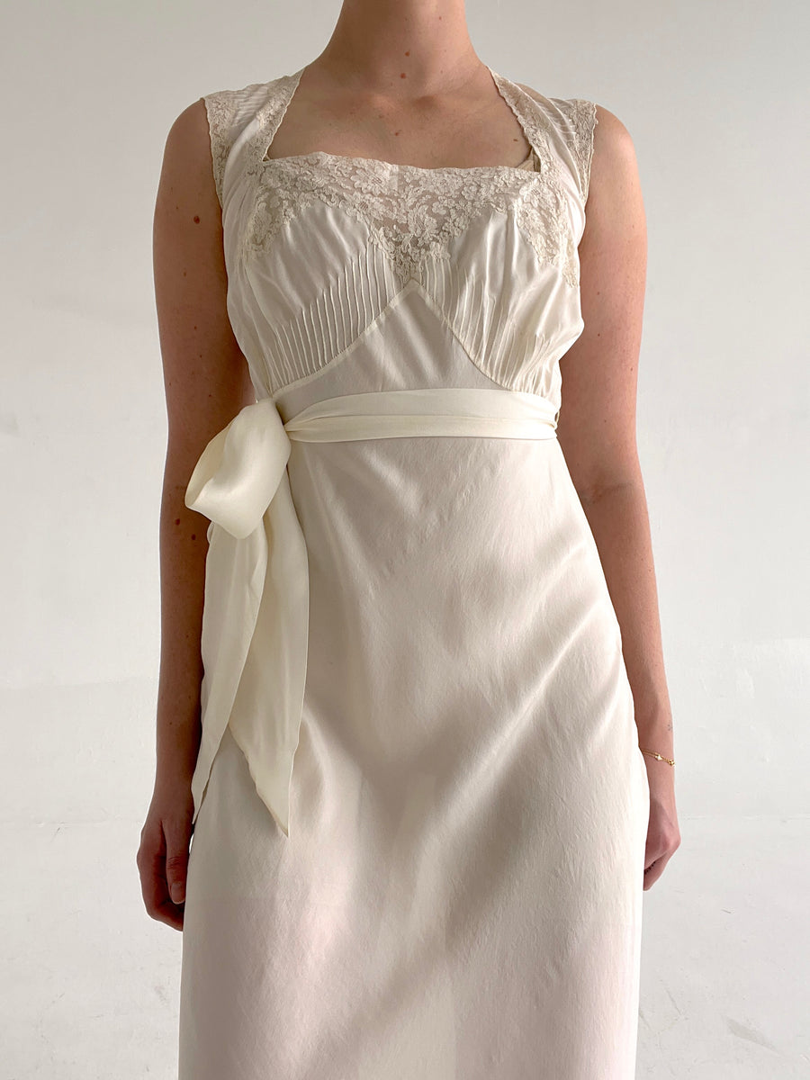 Swan White Vintage Dress-Bust 30