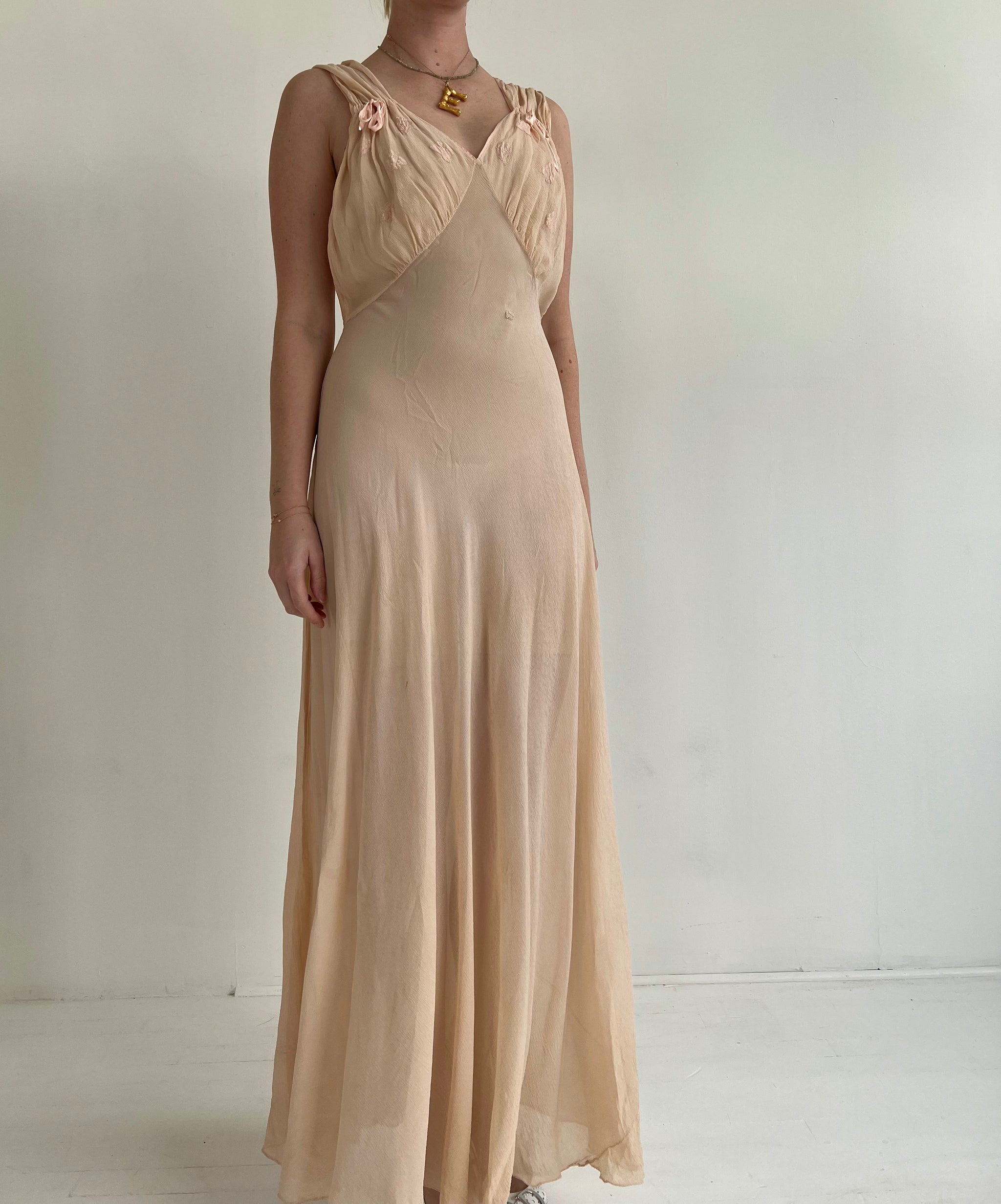 1930's Dusty Rose Silk Chiffon Slip Dress With Floral Embroidery – Eveliina Vintage