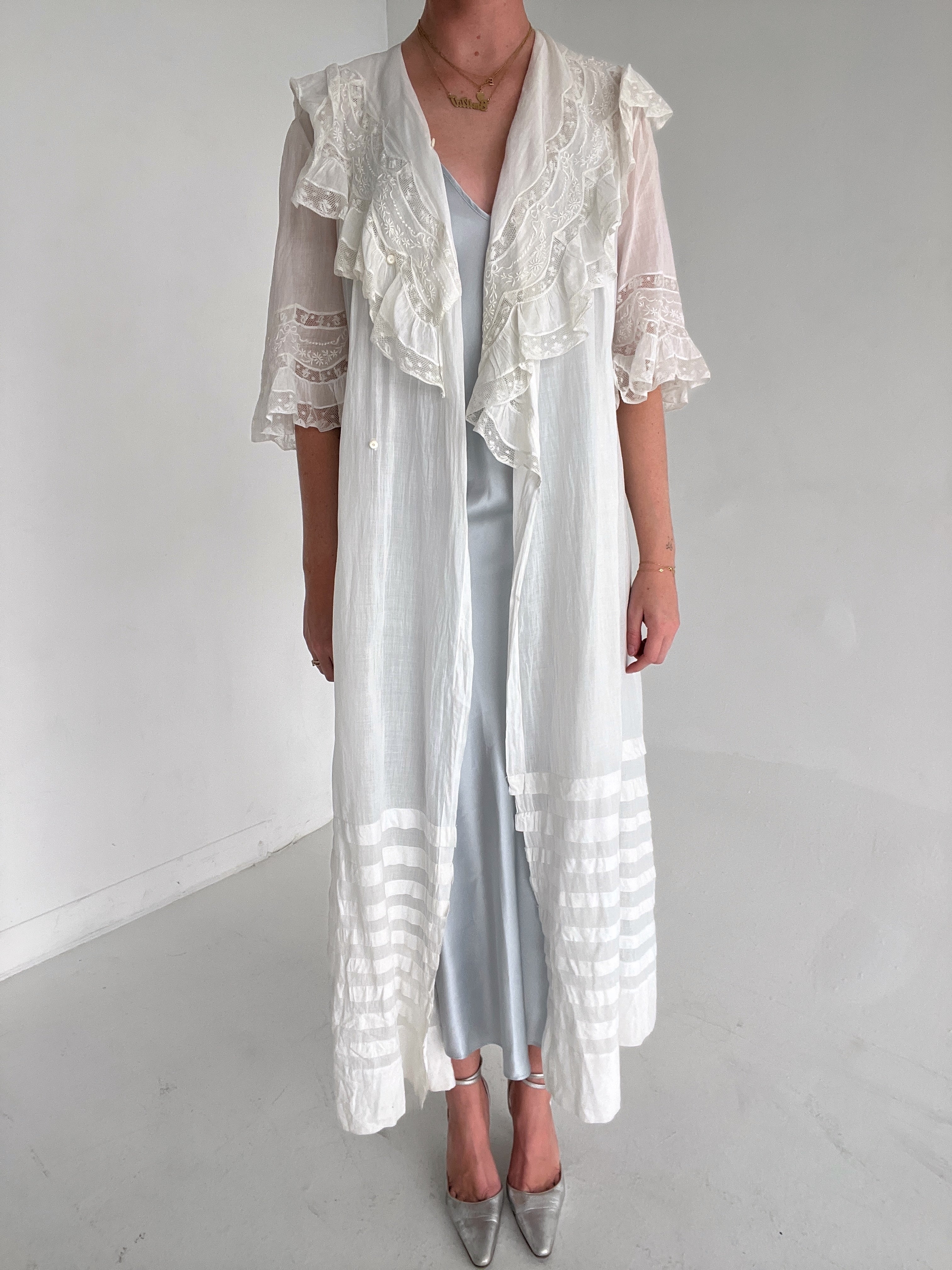 Embroidered White Robe Edwardian White Cotton Embroidered Robe – Eveliina Vintage