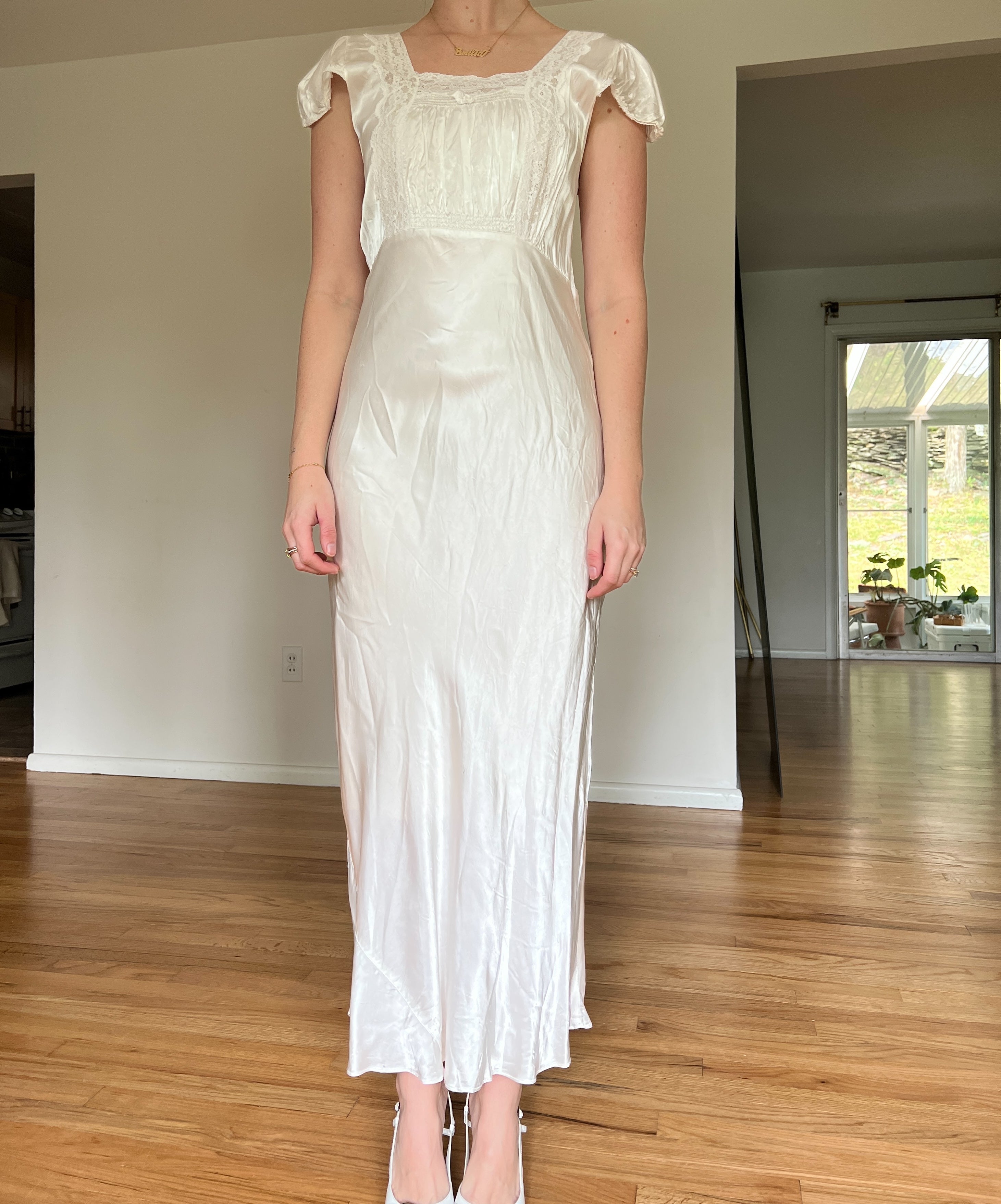 1940's Bridal White Slip Dress with Cap Sleeve – Eveliina Vintage 1940's Bridal White Slip Dress with Cap Sleeve – Eveliina Vintage
