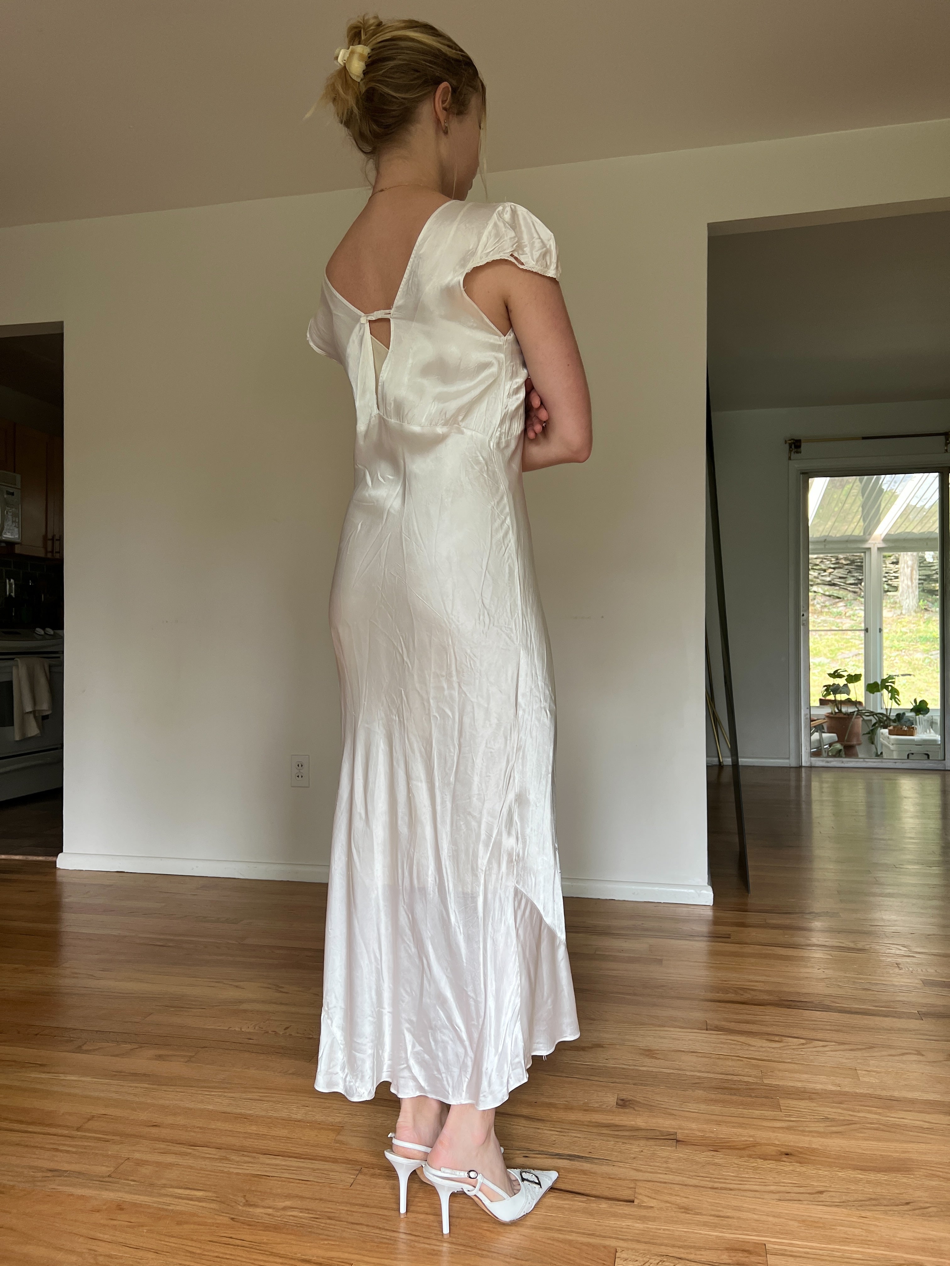 1940's Bridal White Slip Dress with Cap Sleeve Eveliina Vintage 1940's Bridal White Slip Dress with Cap Sleeve Eveliina Vintage