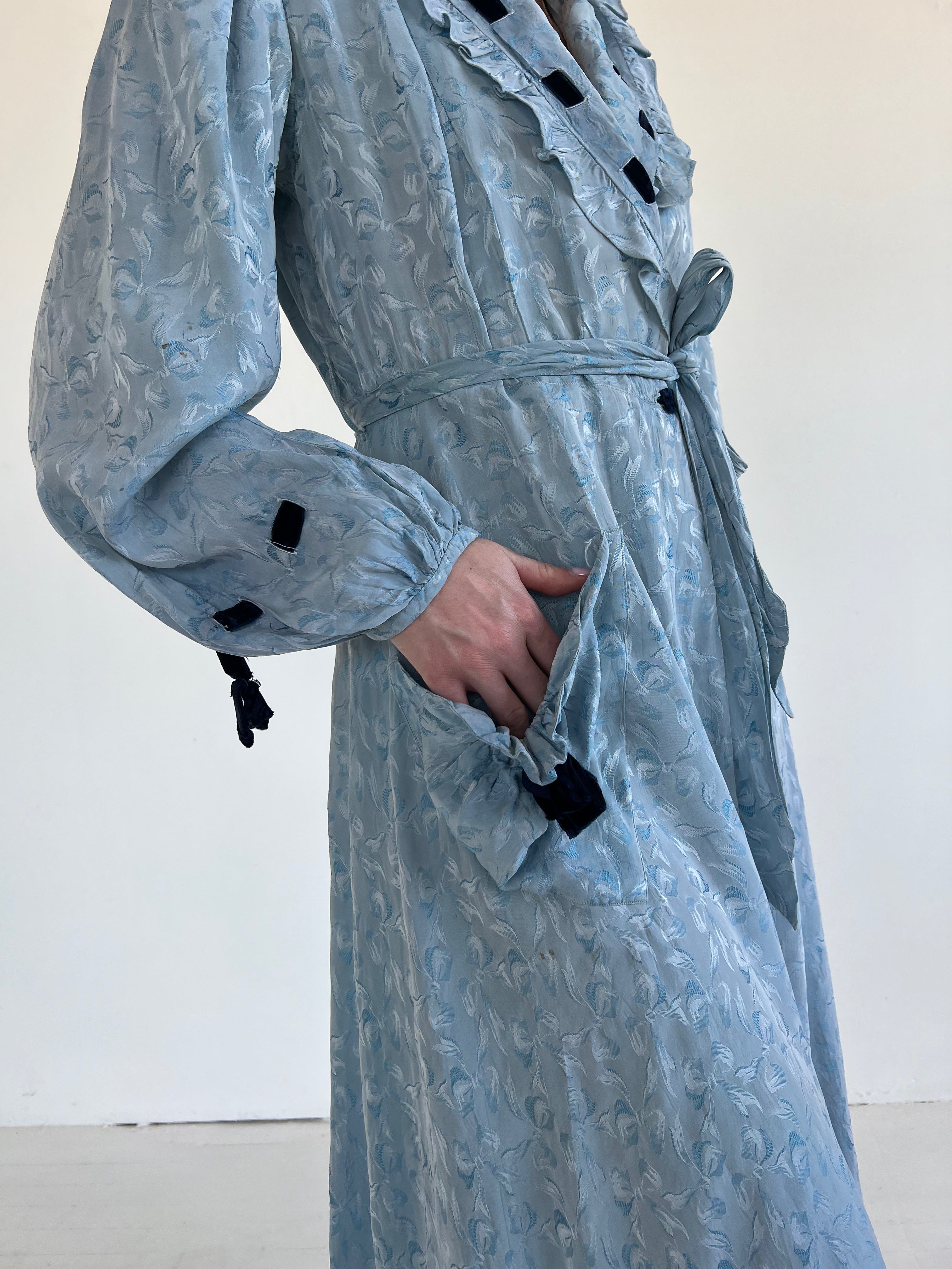 1930's Bow Embossed Blue Silk Robe Eveliina Vintage 1930's Bow Embossed Blue Silk Robe Eveliina Vintage