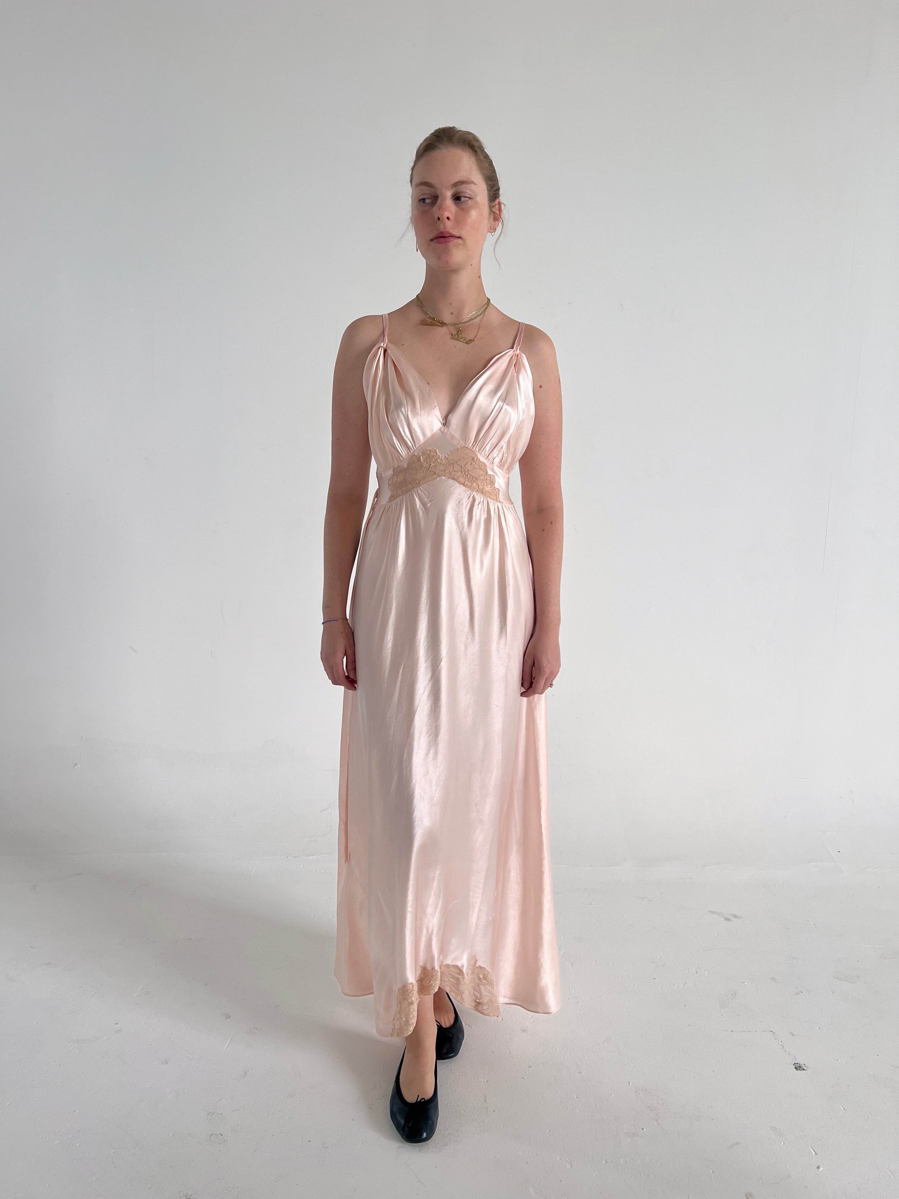 1940's Pink Satin Slip – Eveliina Vintage 1940's Pink Satin Slip – Eveliina Vintage