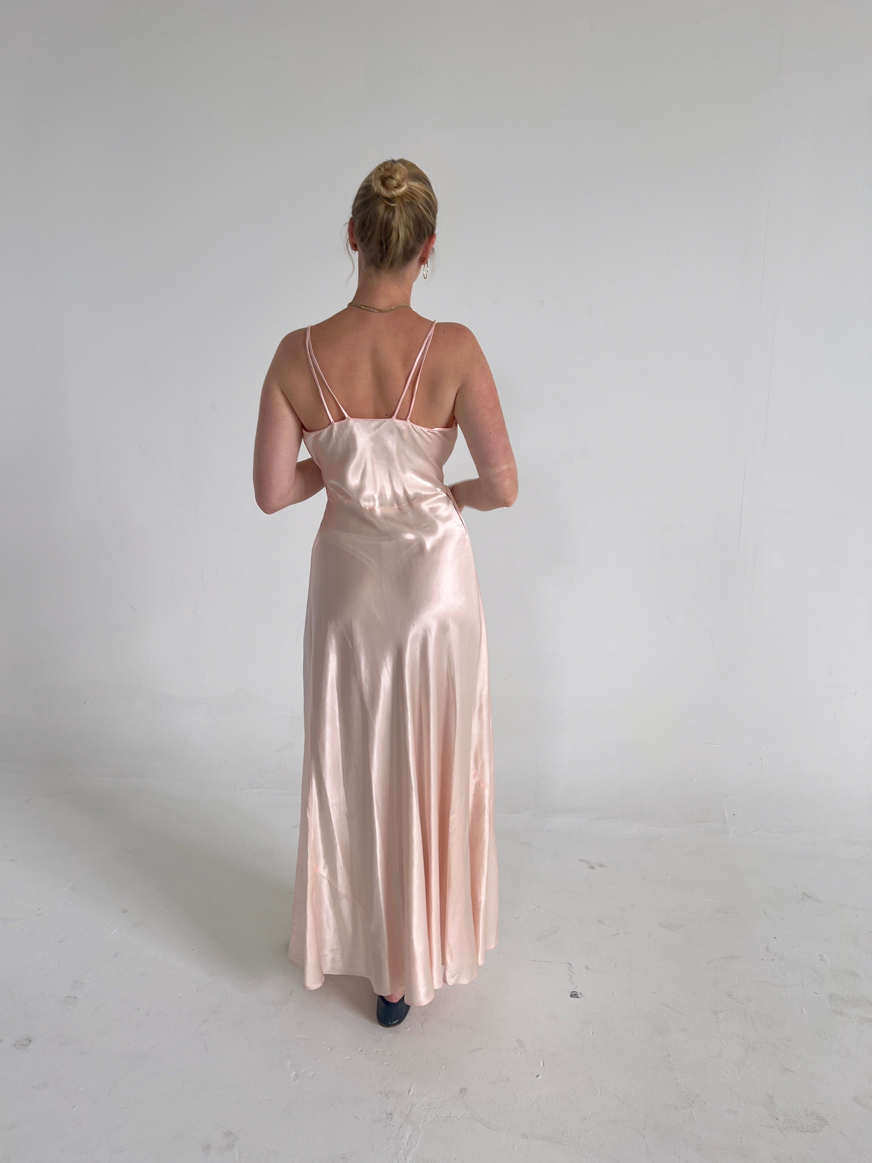 1940's Pink Satin Slip Eveliina Vintage 1940's Pink Satin Slip Eveliina Vintage