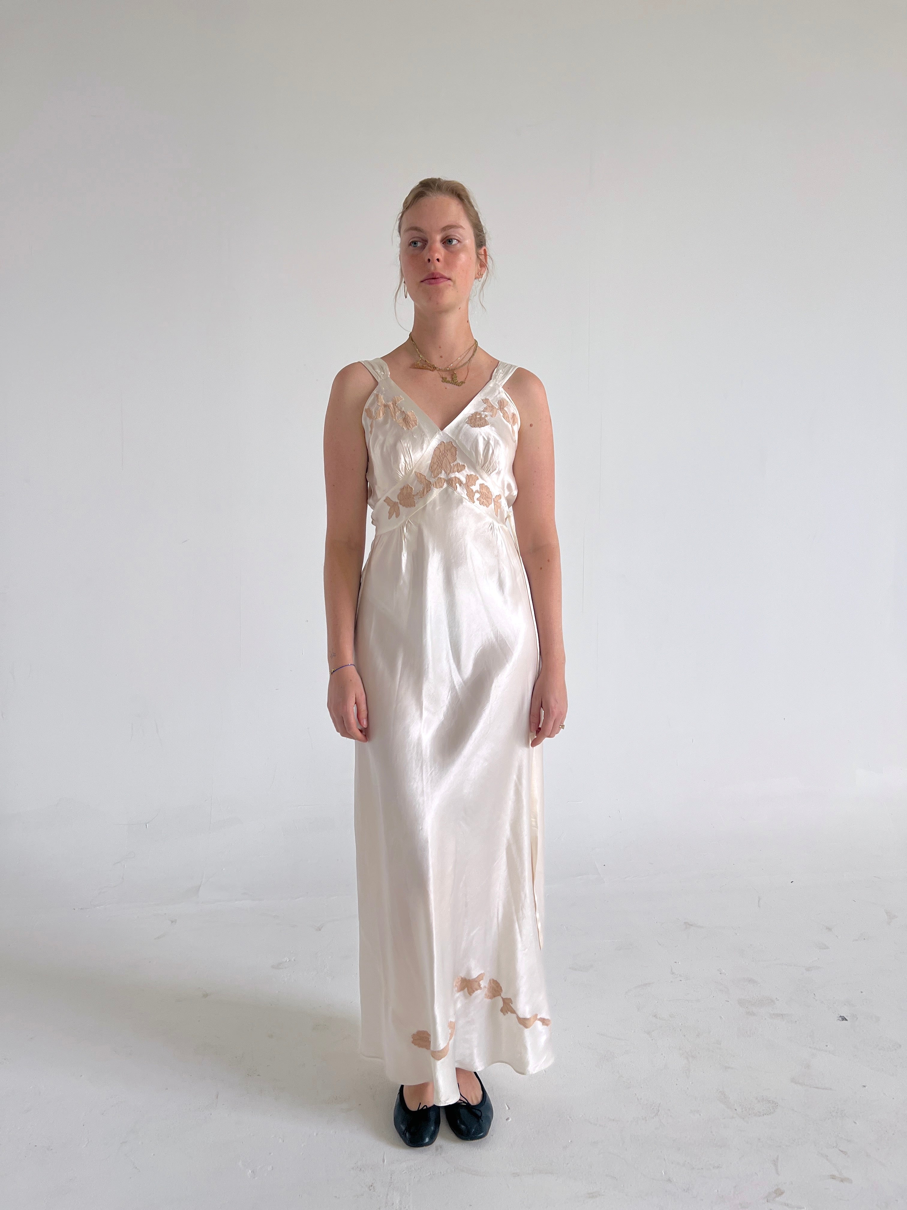 1940 satin dress 1940s Satin and Chiffon Sweetheart Wedding Gown S/M