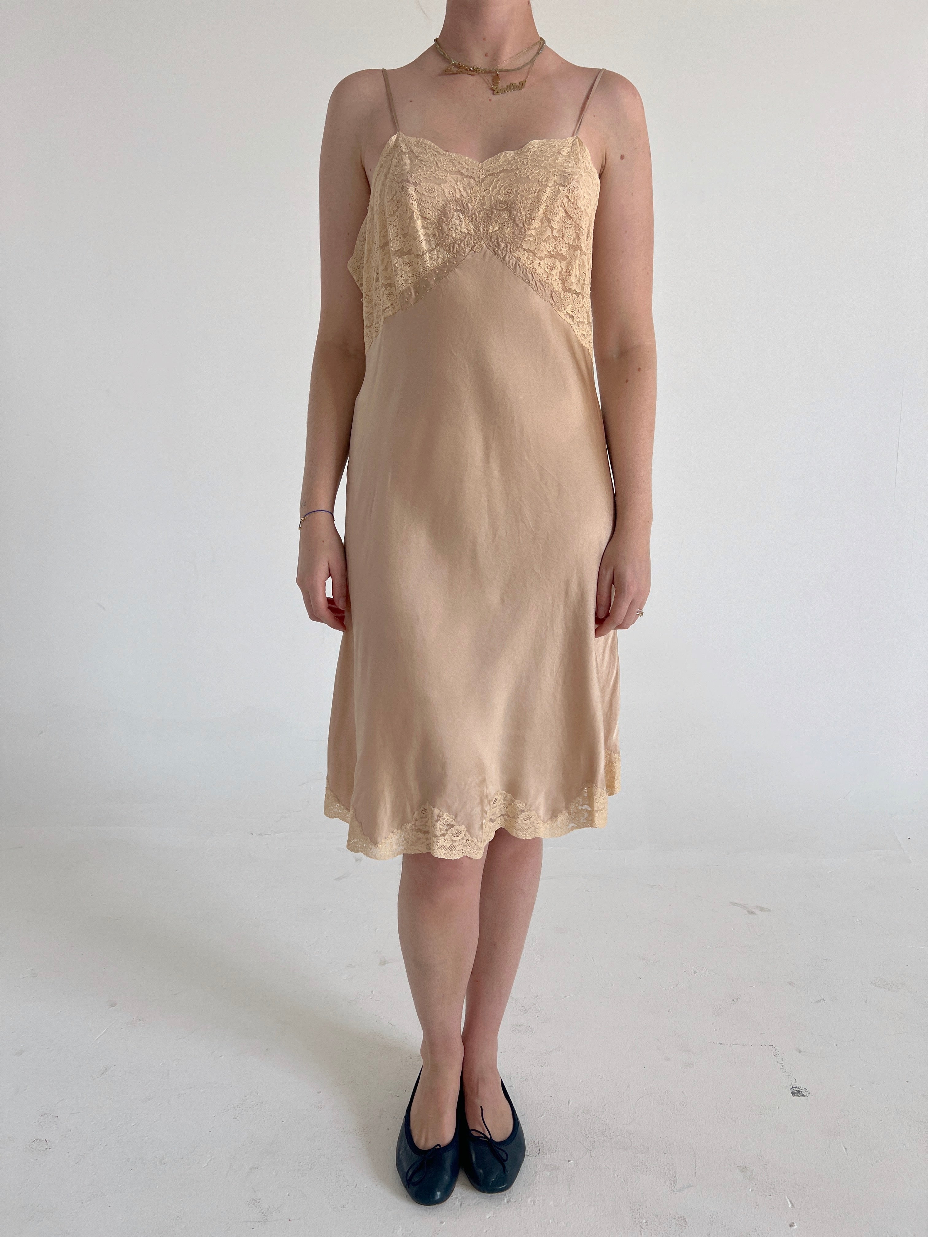 1930's Latte Silk Slip with Bow Embroidery – Eveliina Vintage