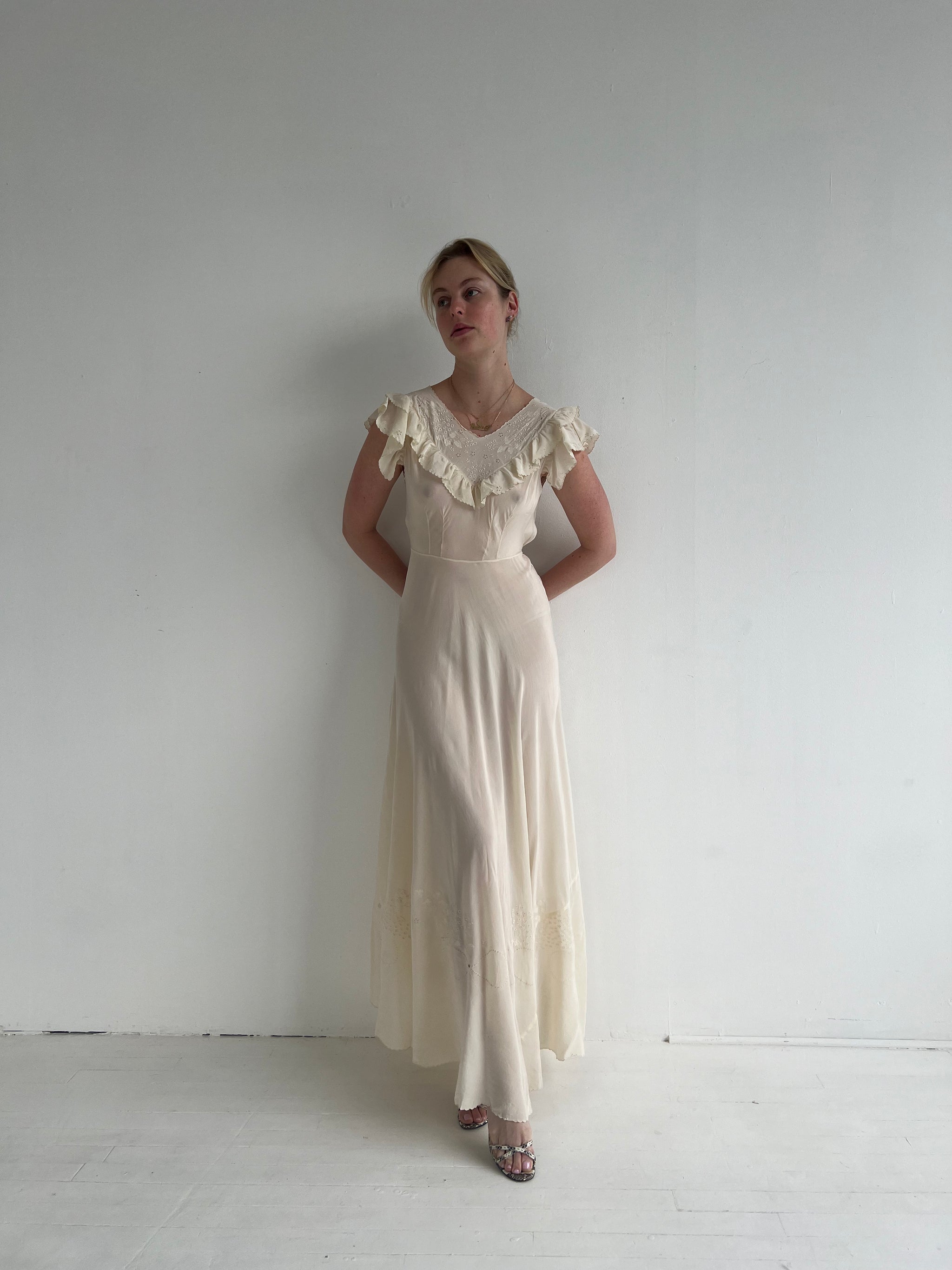 1930's Pale Butter Yellow Silk Dress with Ruffle Sleeve – Eveliina Vintage