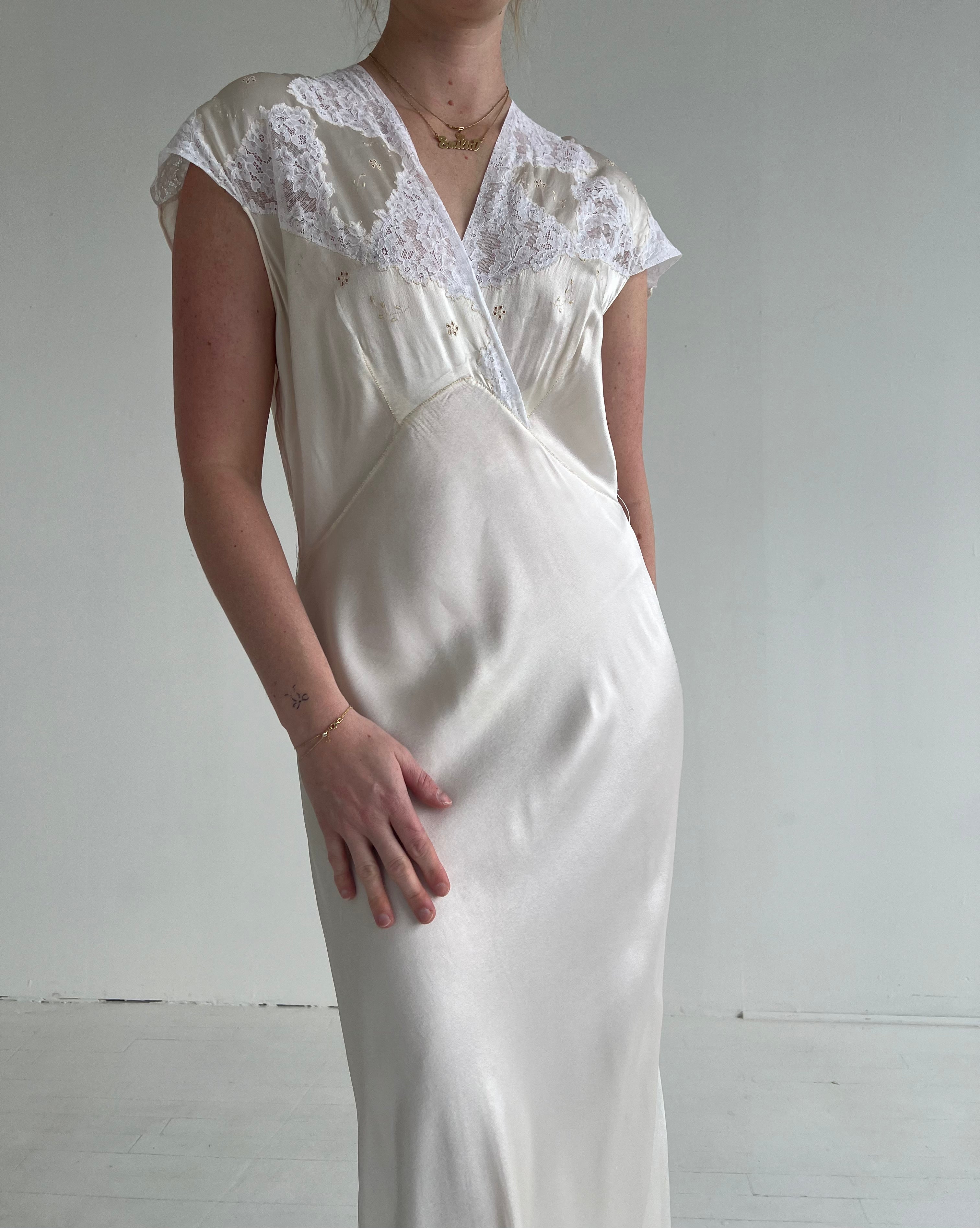 1930's Cream Satin Dress with White Lace Eveliina Vintage 1930's Cream Satin Dress with White Lace Eveliina Vintage