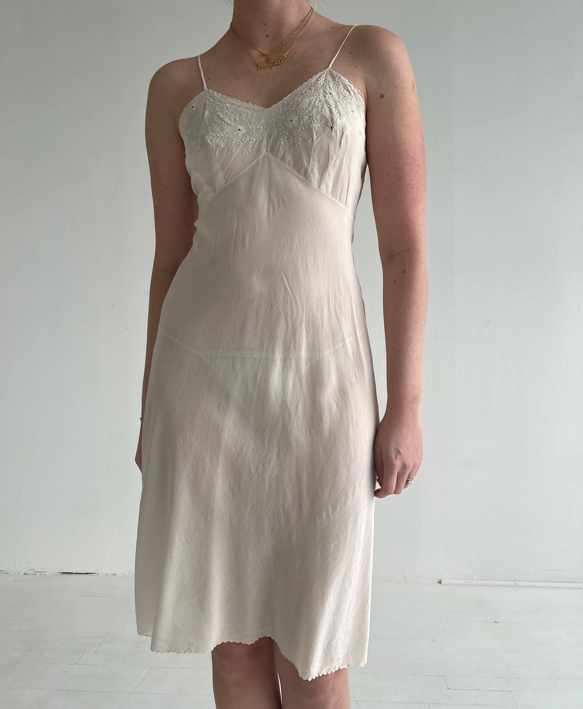 1930's White Silk Slip Dress with Floral Embroidery – Eveliina Vintage 1930's White Silk Slip Dress with Floral Embroidery – Eveliina Vintage