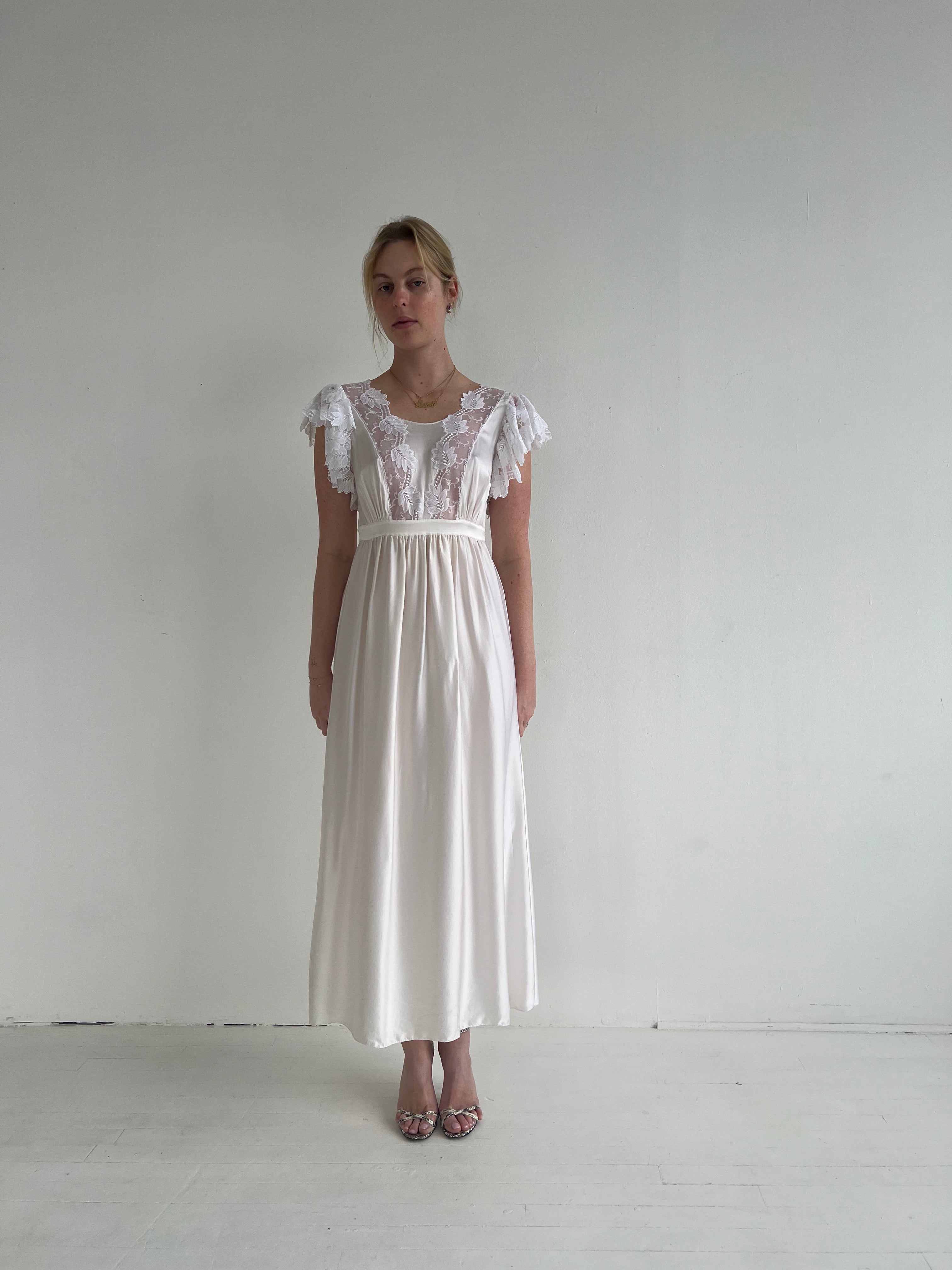 1960's White Dress with White Leaf Lace Ruffle Eveliina Vintage 1960's White Dress with White Leaf Lace Ruffle Eveliina Vintage