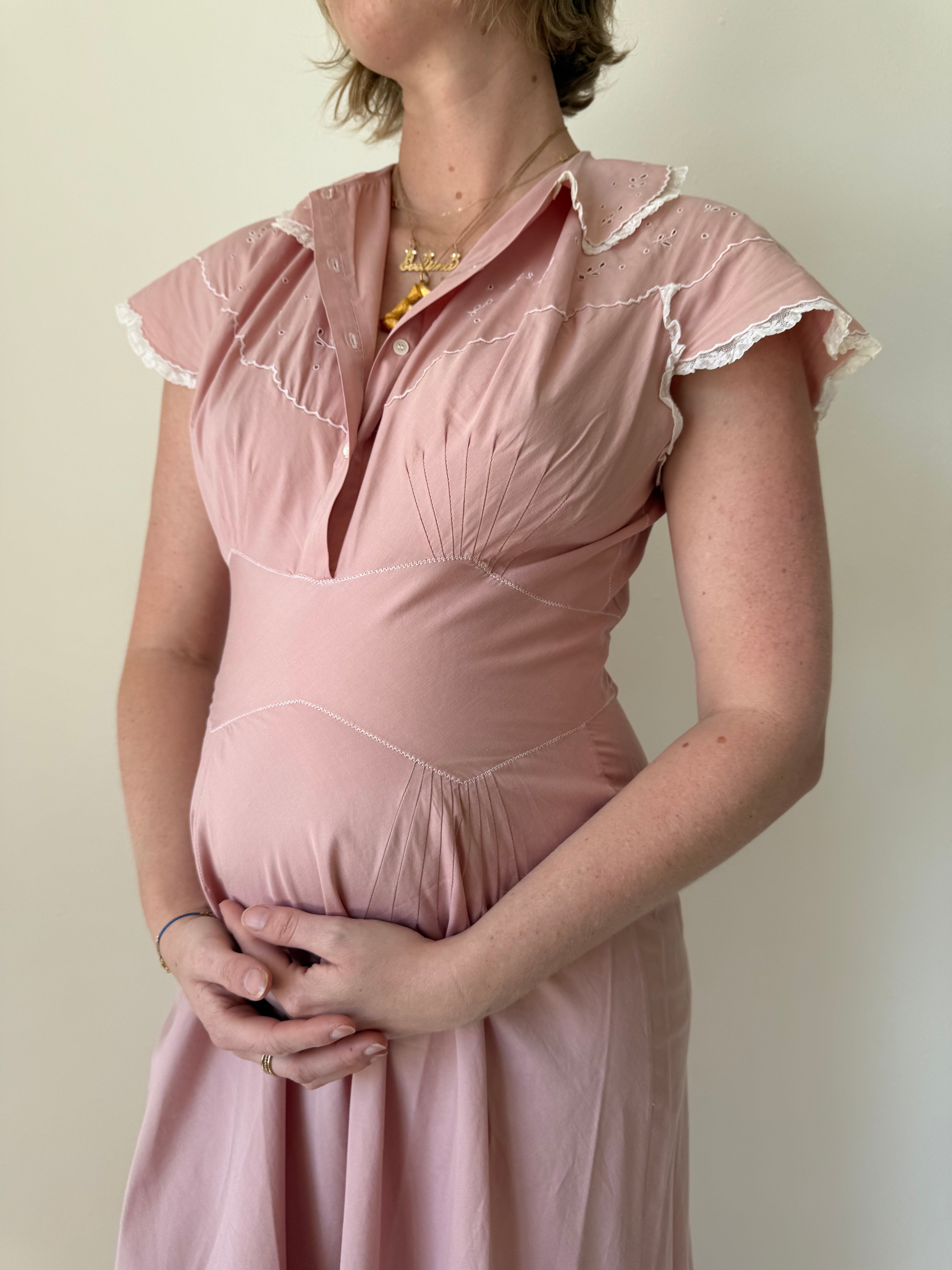 1940's Mauve Cotton Dress with Embroidery Eveliina Vintage 1940's Mauve Cotton Dress with Embroidery Eveliina Vintage