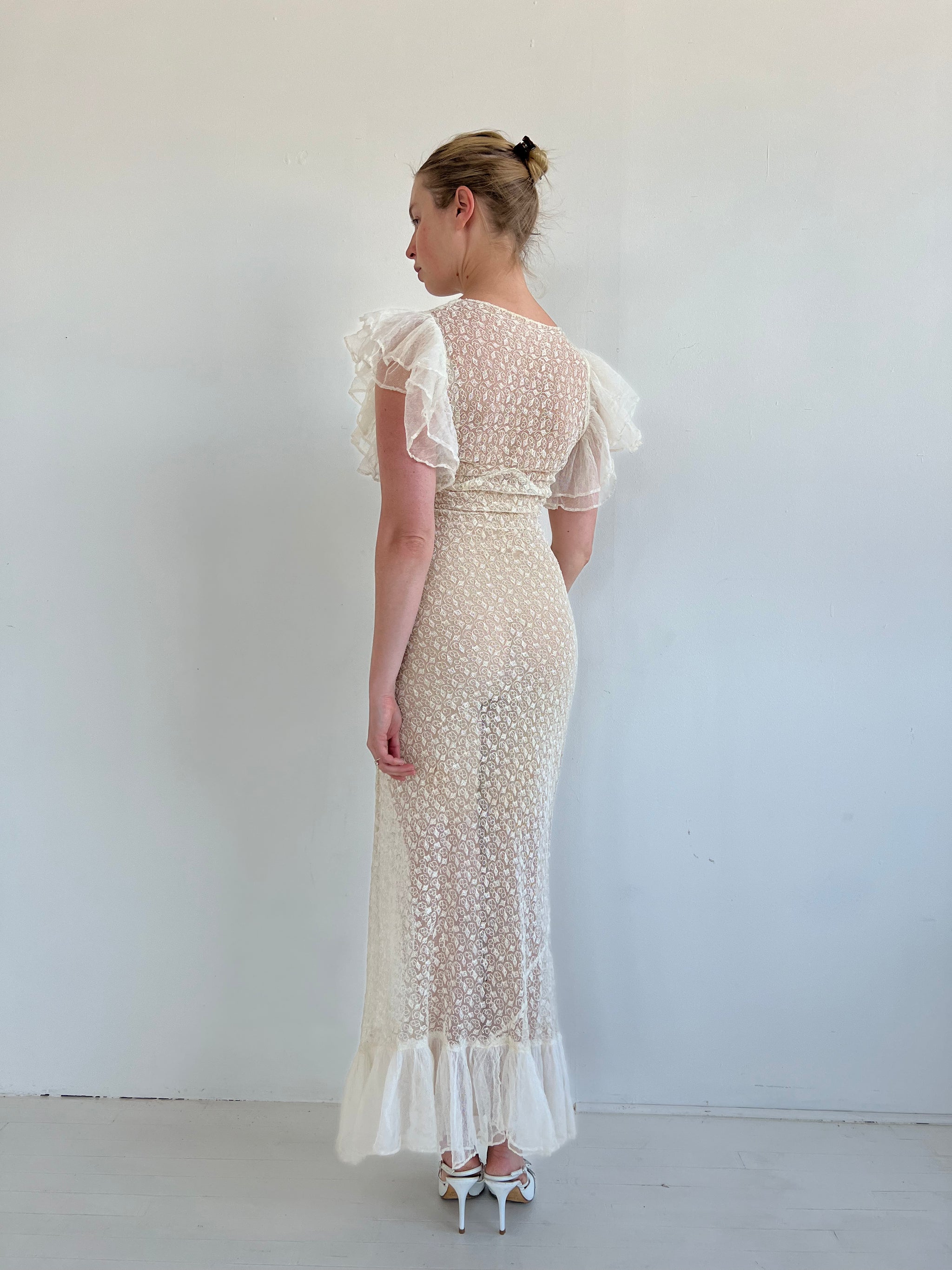 1930's White Lace Dress with Net Ruffle Eveliina Vintage 1930's White Lace Dress with Net Ruffle Eveliina Vintage