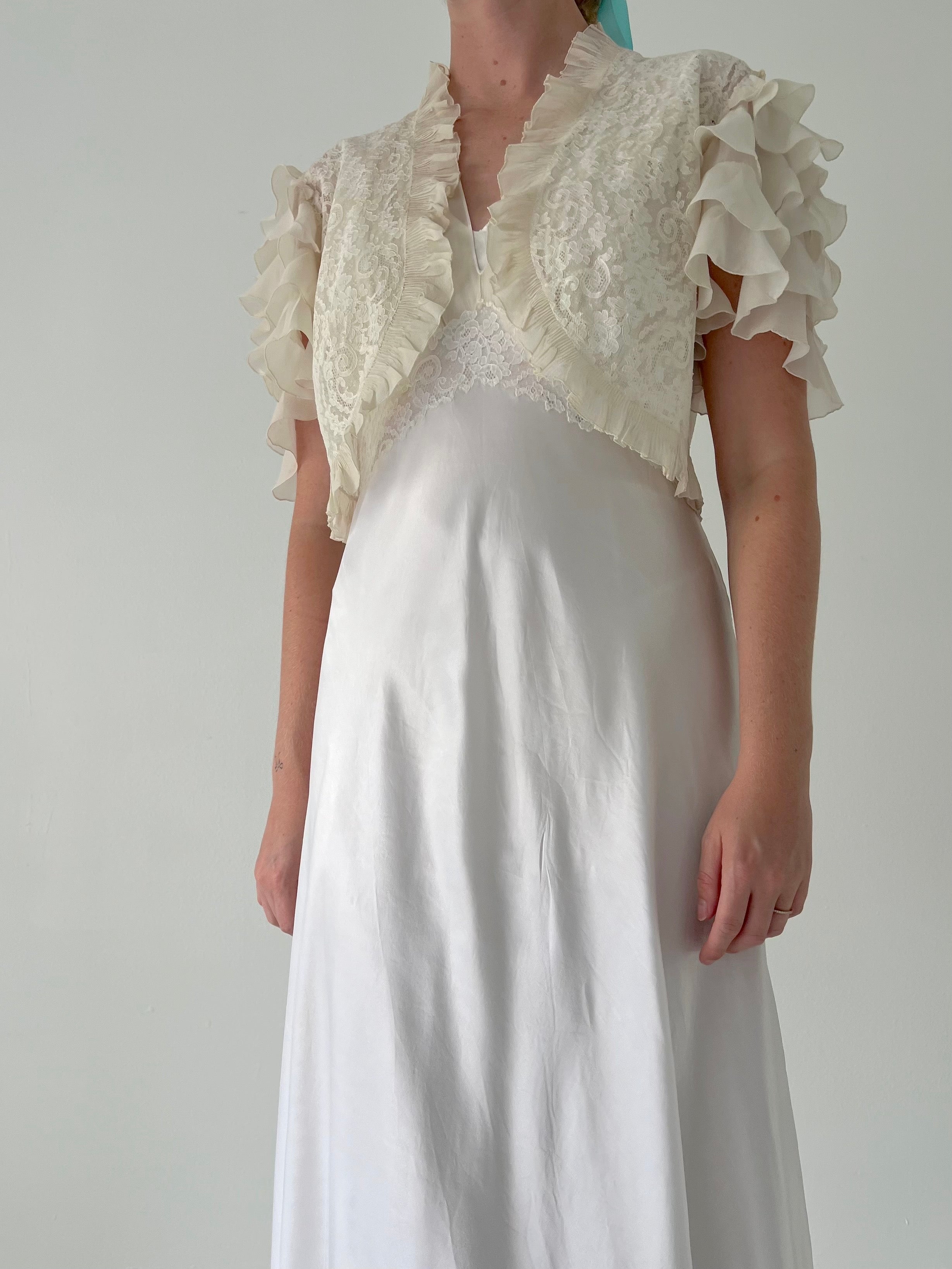 Handmade 1930's Off White Silk Slip and Ruffle Bolero Set with White L – Eveliina Vintage