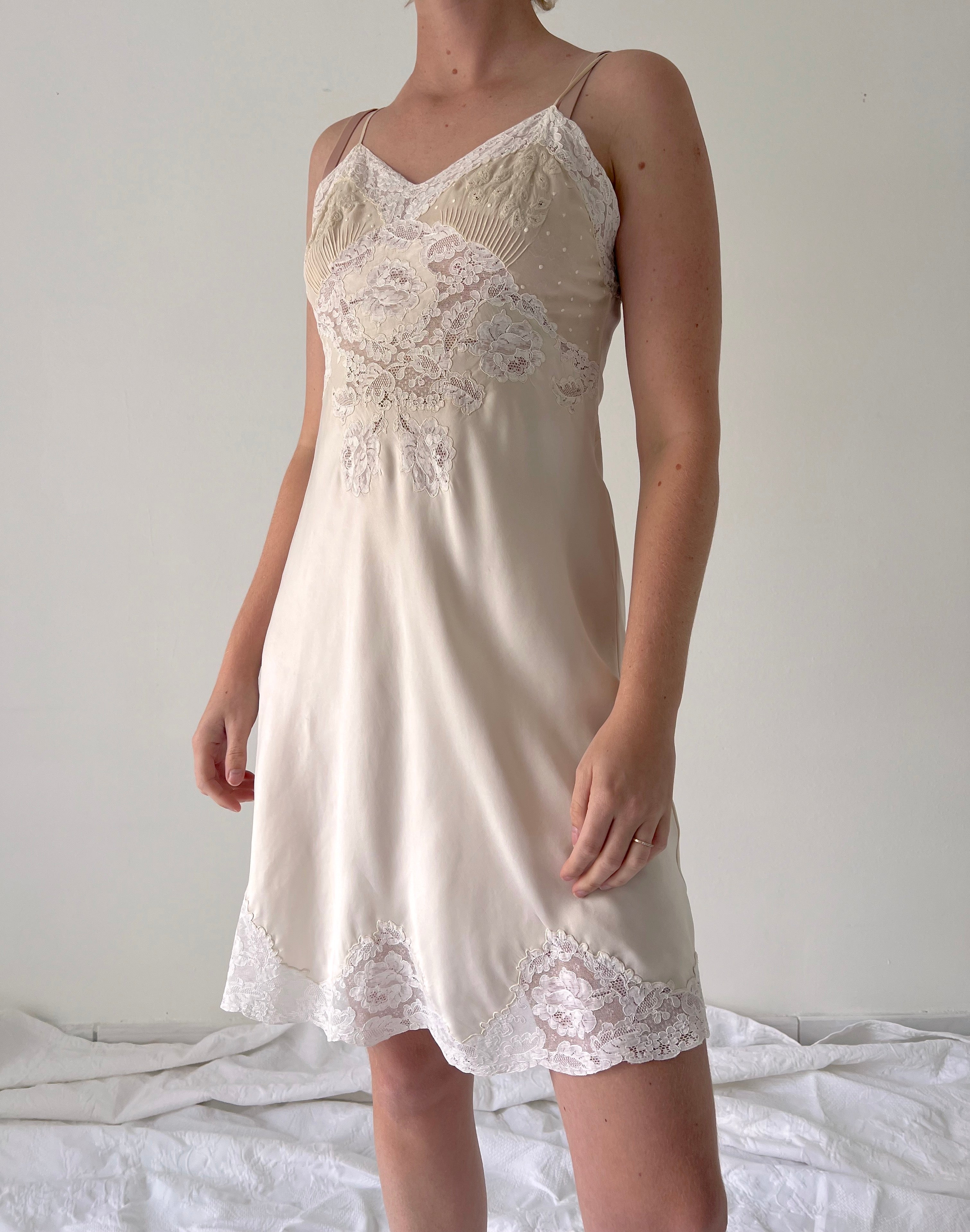 1930's Cream Silk Slip with White Lace – Eveliina Vintage 1930's Cream Silk Slip with White Lace – Eveliina Vintage
