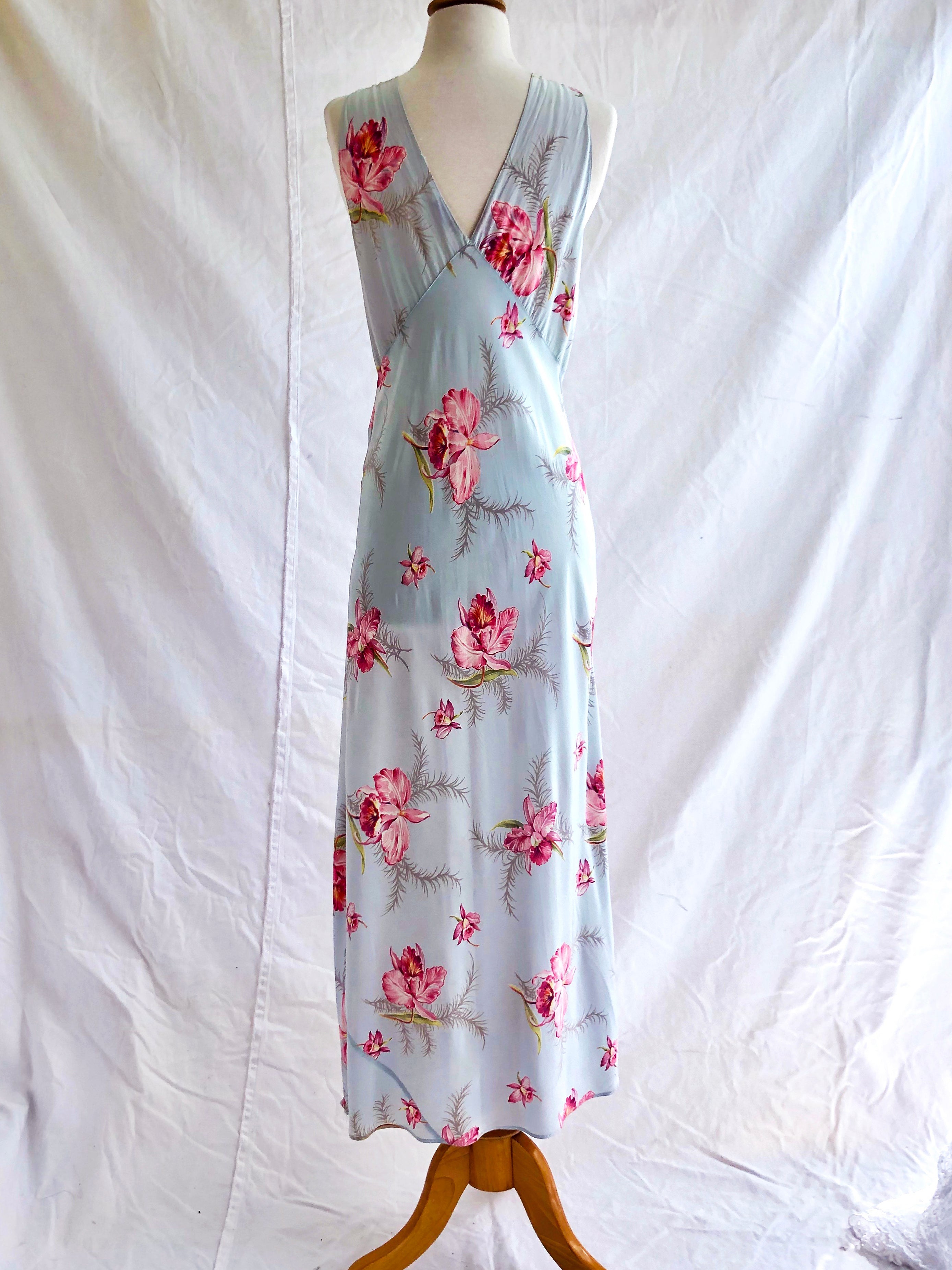 Light Blue Slip Dress with Tropical Floral Print – Eveliina Vintage