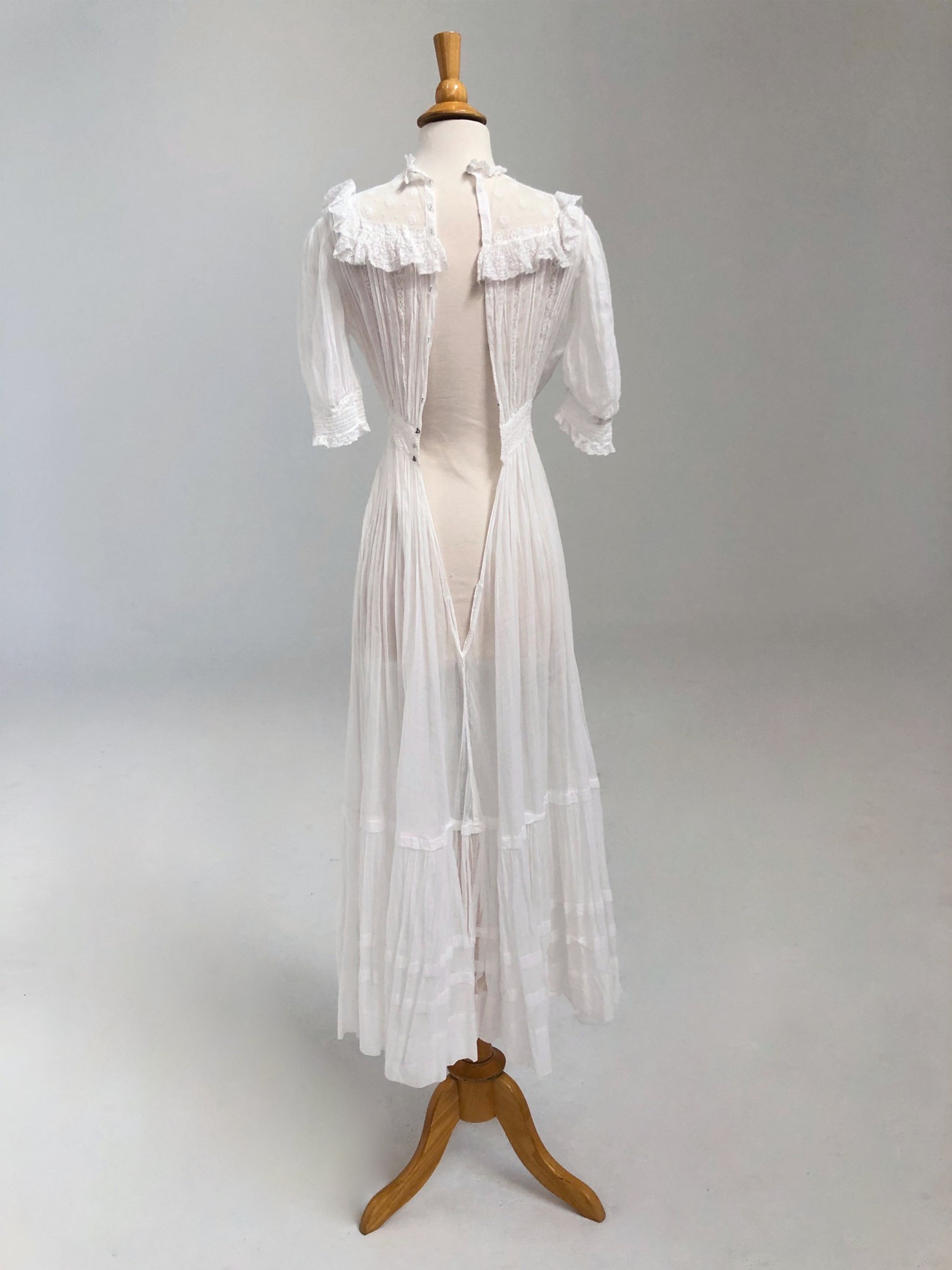 Victorian White Cotton Dress – Eveliina Vintage