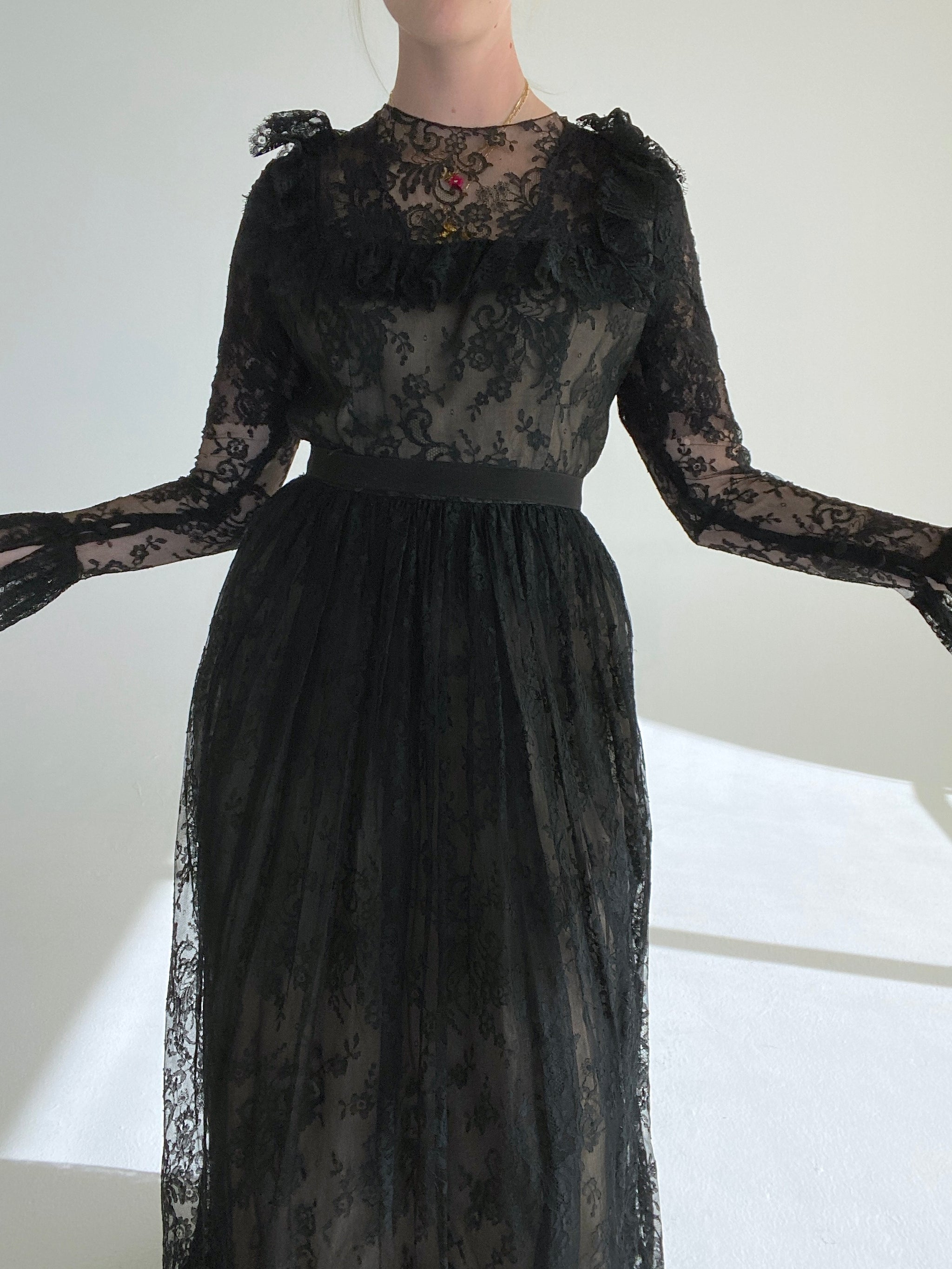 1950's Black Lace Long Sleeve Gown – Eveliina Vintage