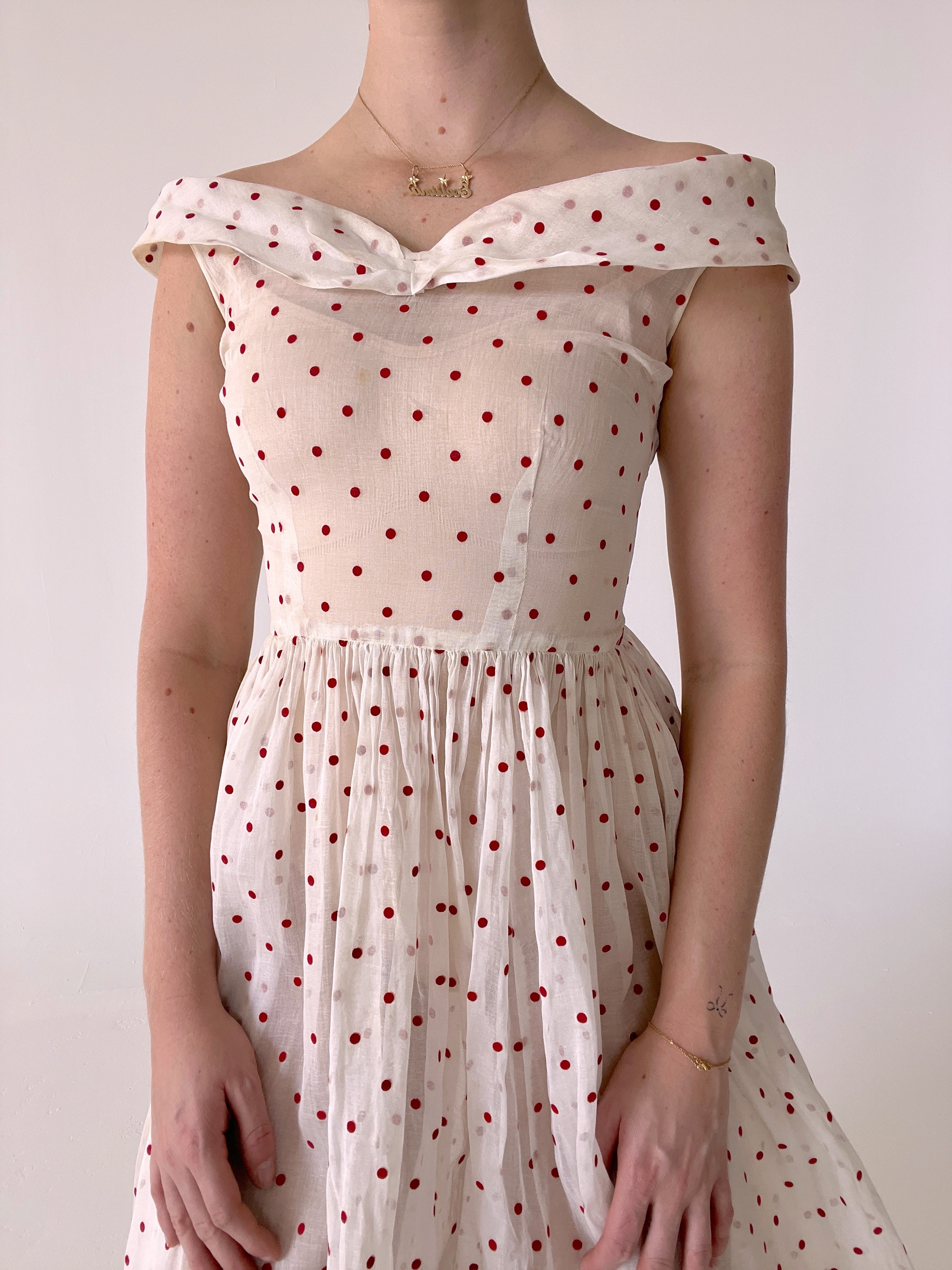 1950's Red Velvet Polka Dot Cotton Voile Dress – Eveliina Vintage 1950's Red Velvet Polka Dot Cotton Voile Dress – Eveliina Vintage