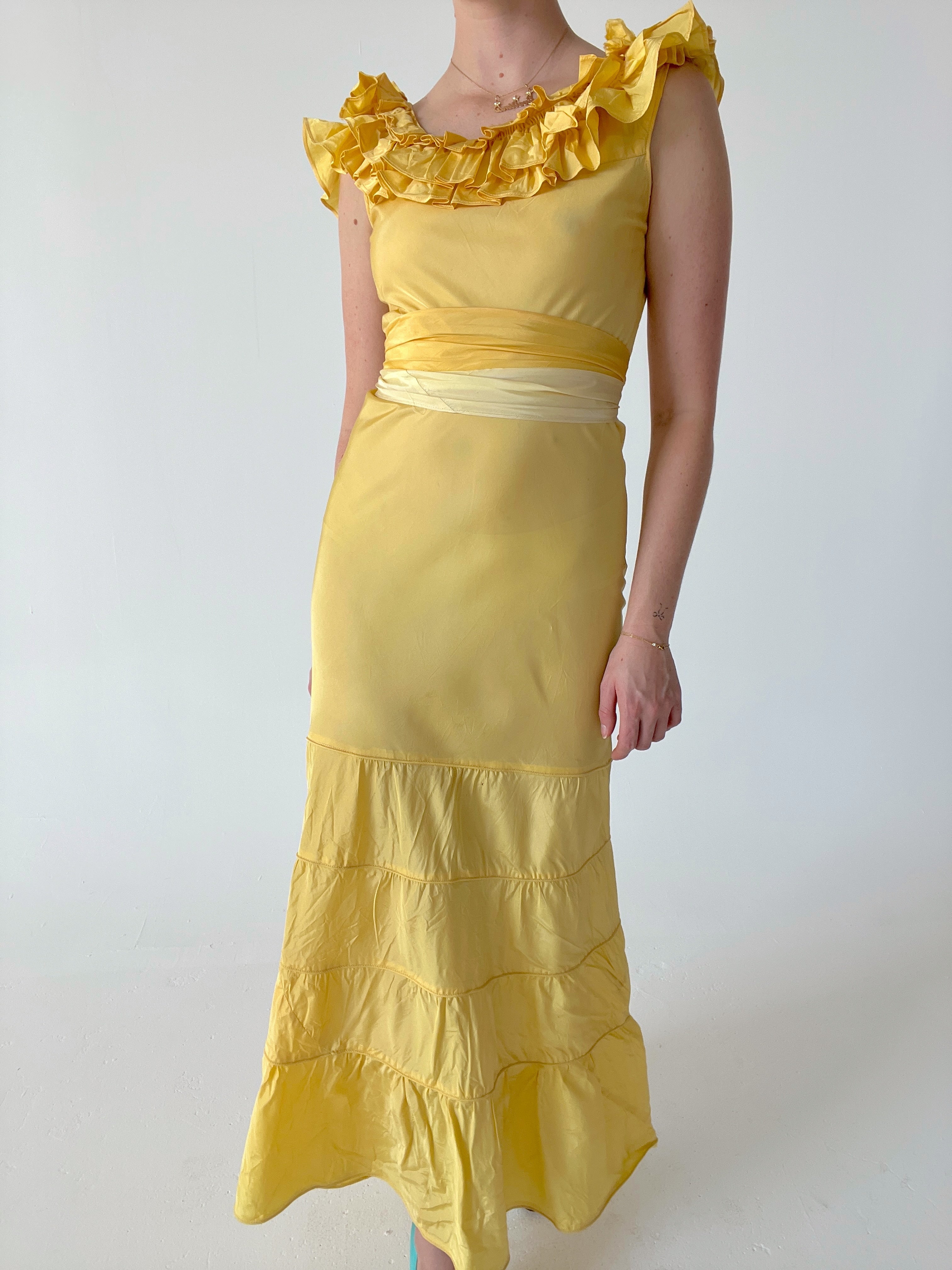 1930's Yellow Taffeta Ruffle Dress – Eveliina Vintage 1930's Yellow Taffeta Ruffle Dress – Eveliina Vintage