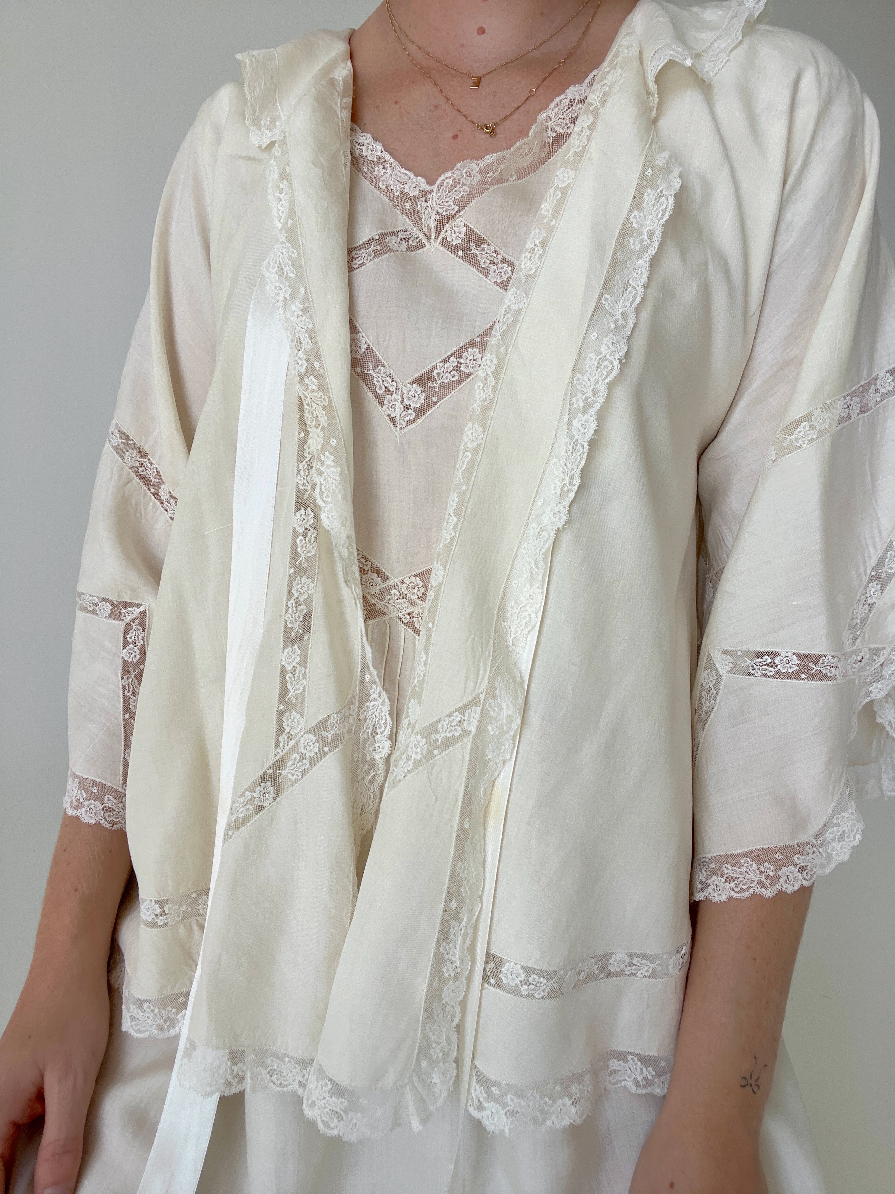 1930's Off White Silk Jacket with White Lace Eveliina Vintage 1930's Off White Silk Jacket with White Lace Eveliina Vintage
