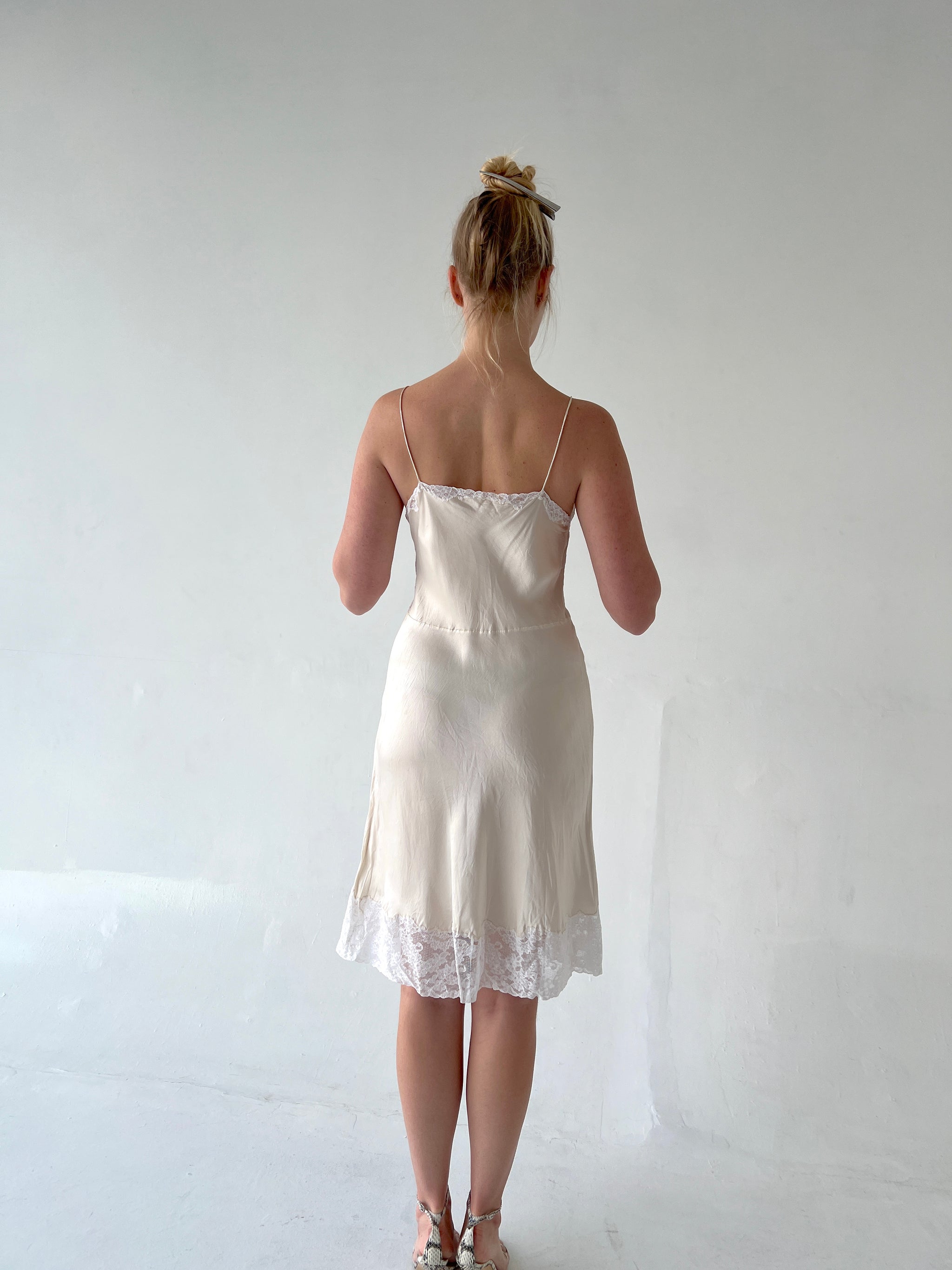 下着・アンダーウェア 1940s White Slip Dress Vintage 1940s Satin Slip Dress - Raleigh Vintage