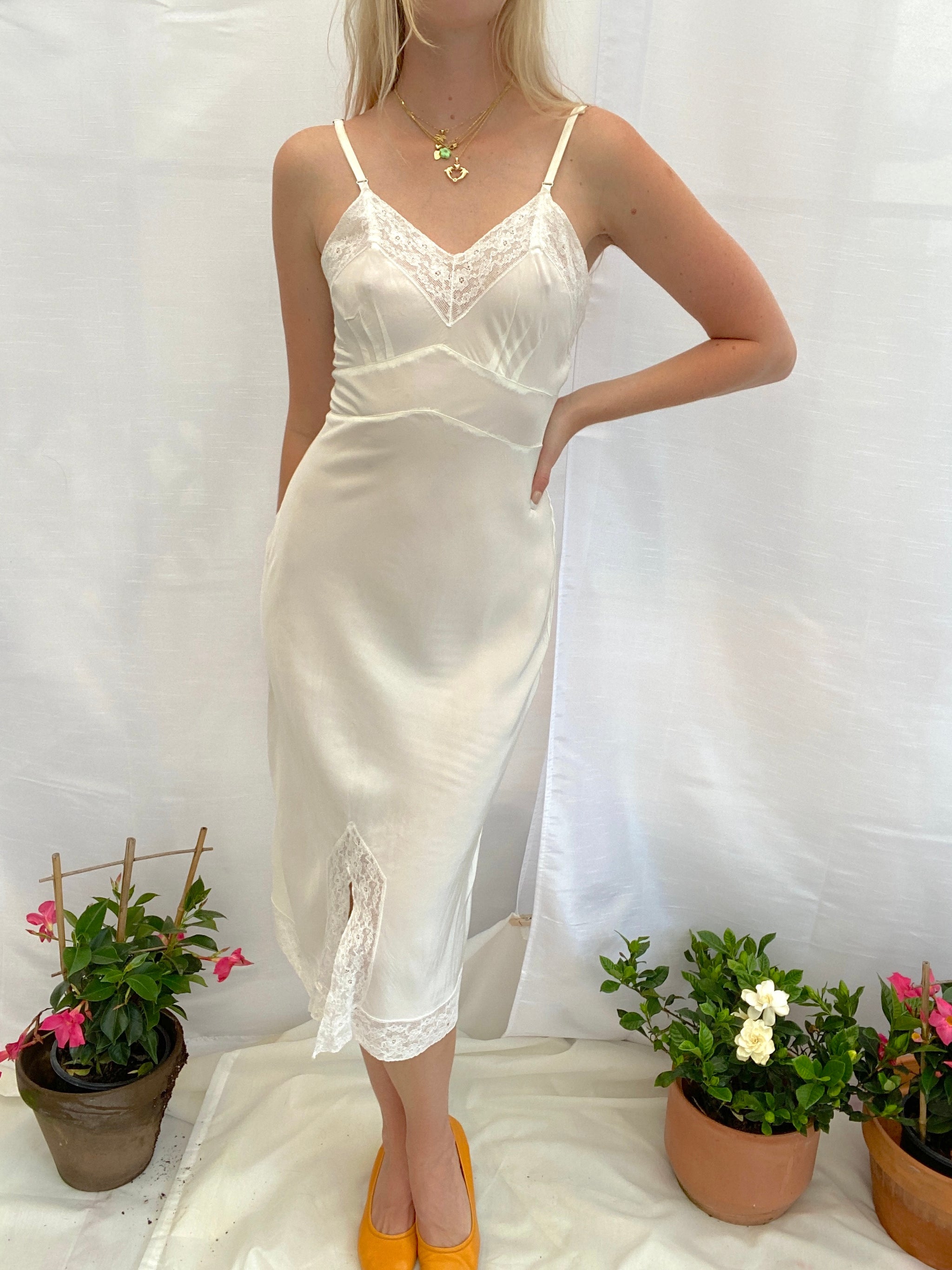 1940's White Under Slip – Eveliina Vintage 1940's White Under Slip – Eveliina Vintage