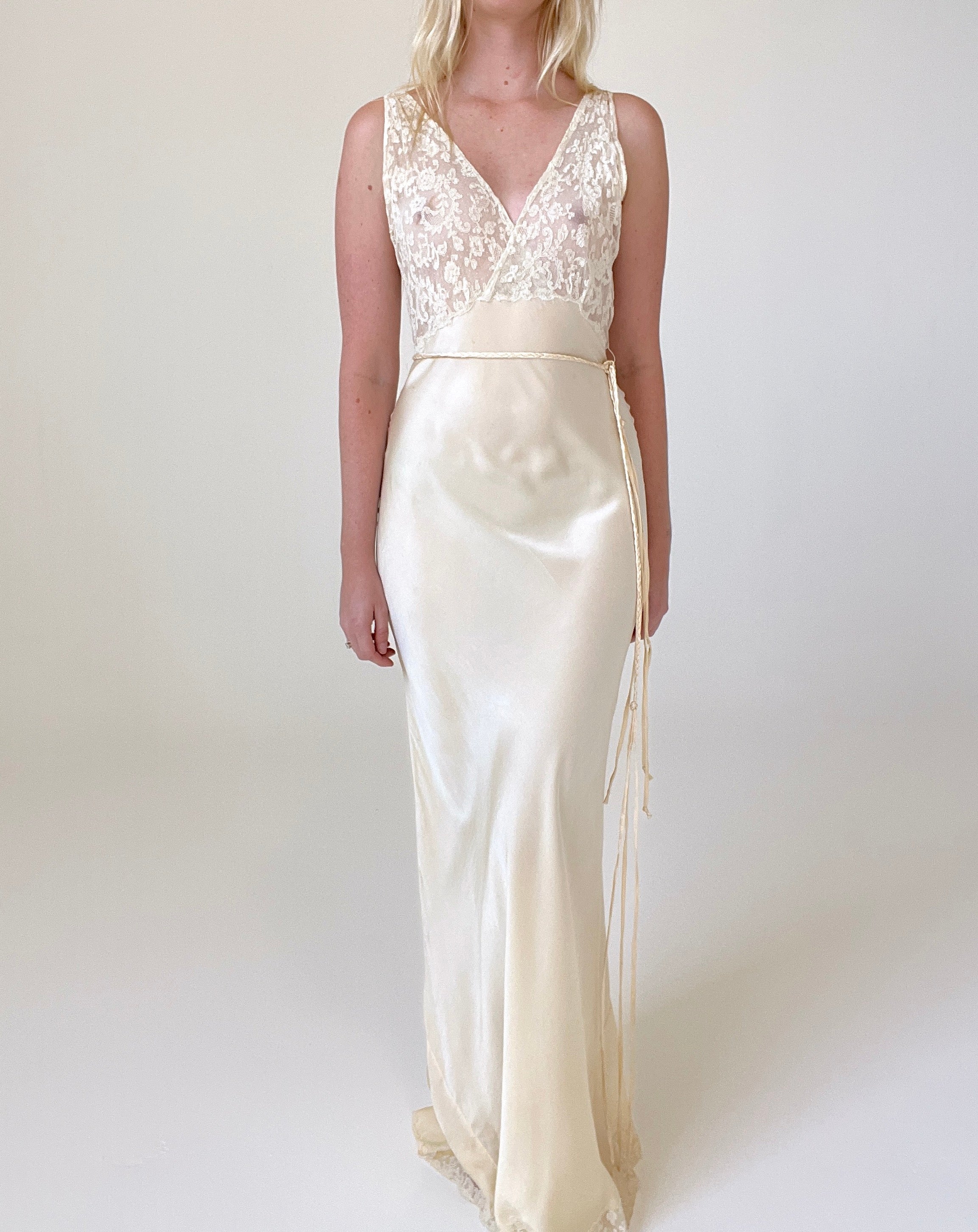 1930's Pale Gold Silk Slip Dress – Eveliina Vintage 1930's Pale Gold Silk Slip Dress – Eveliina Vintage