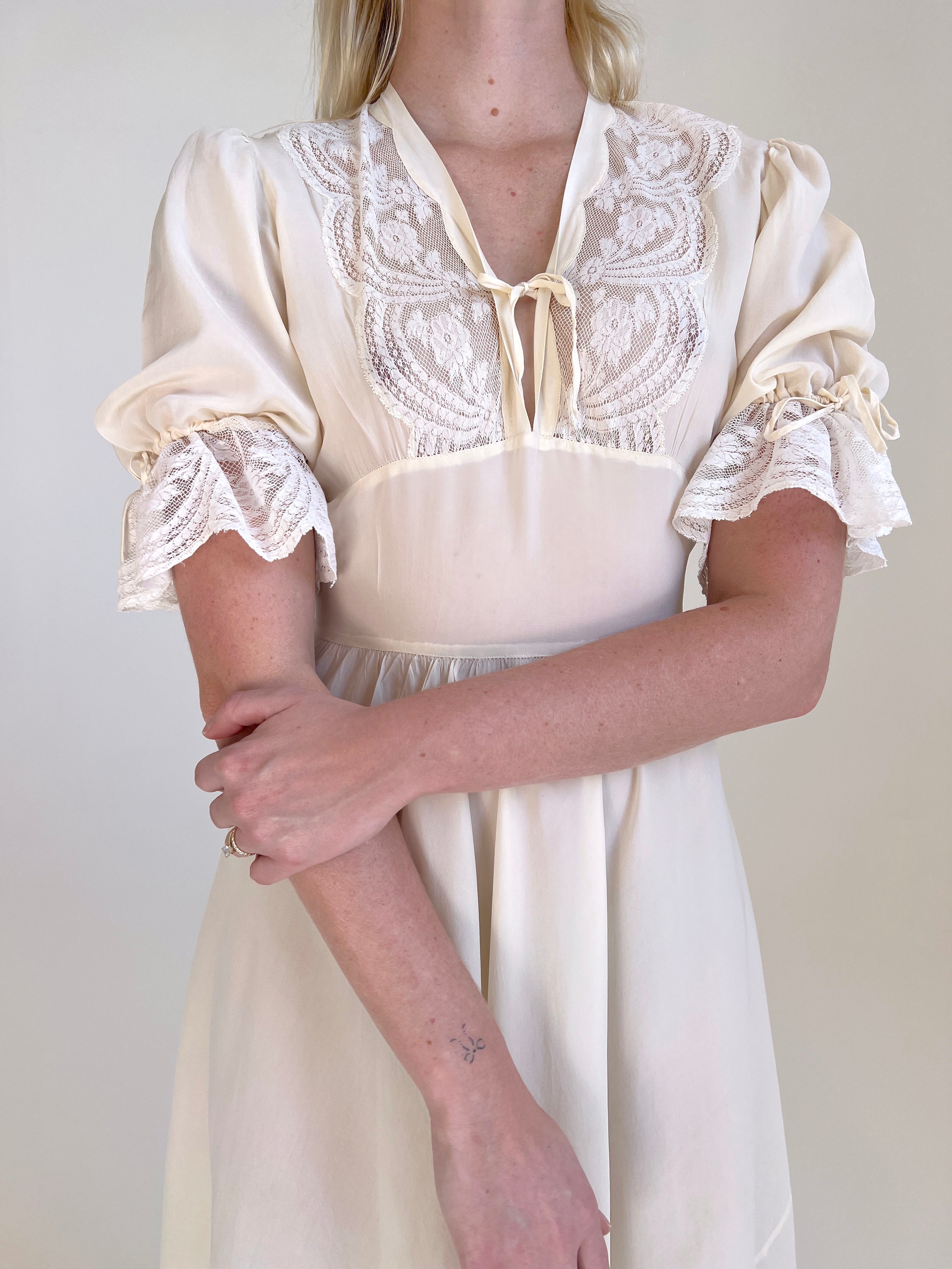1930's Off White Silk 3/4 Sleeve Dress Eveliina Vintage 1930's Off White Silk 3/4 Sleeve Dress Eveliina Vintage