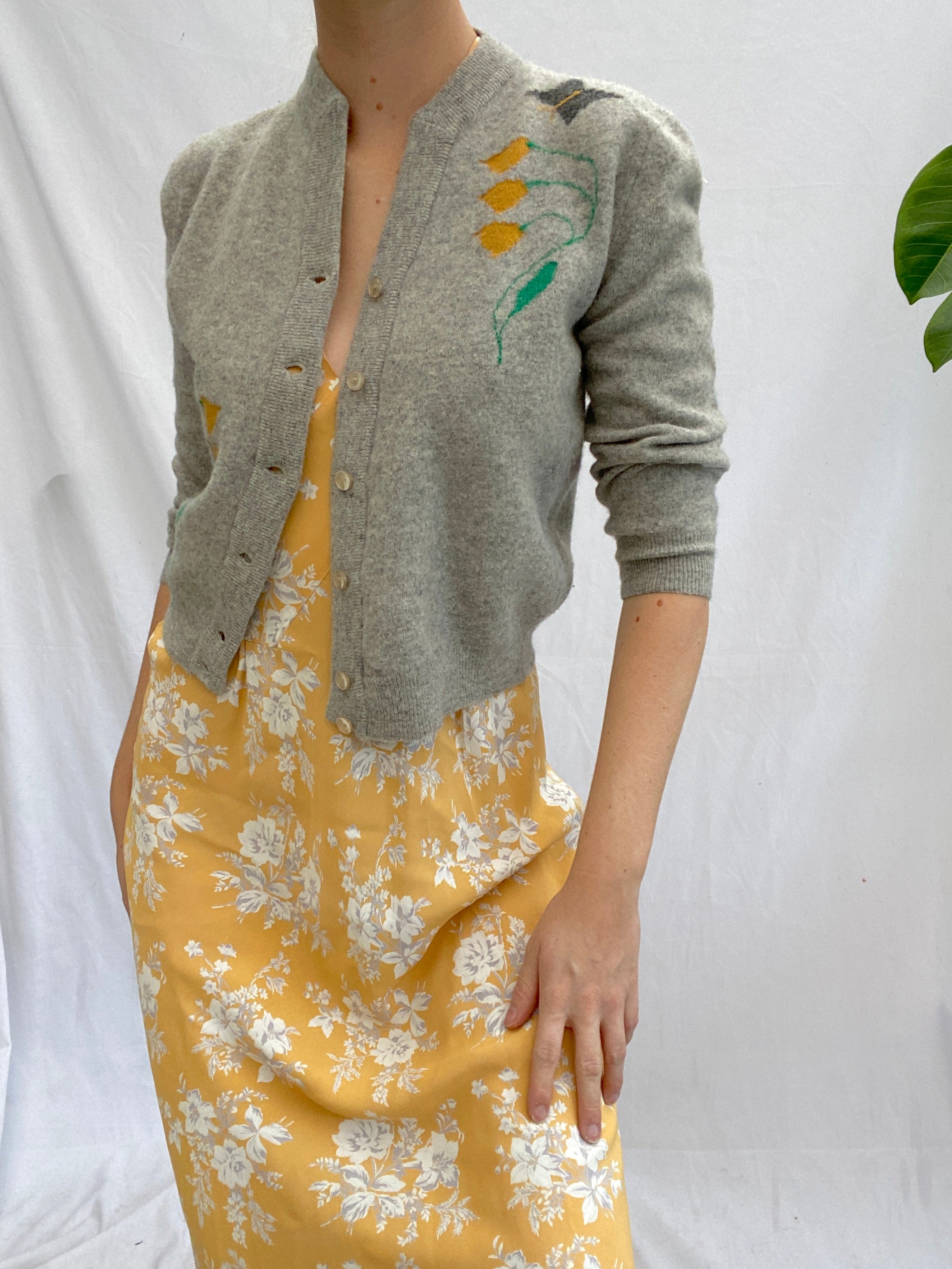 Cute Grey Cashmere Cardigan With Tulips