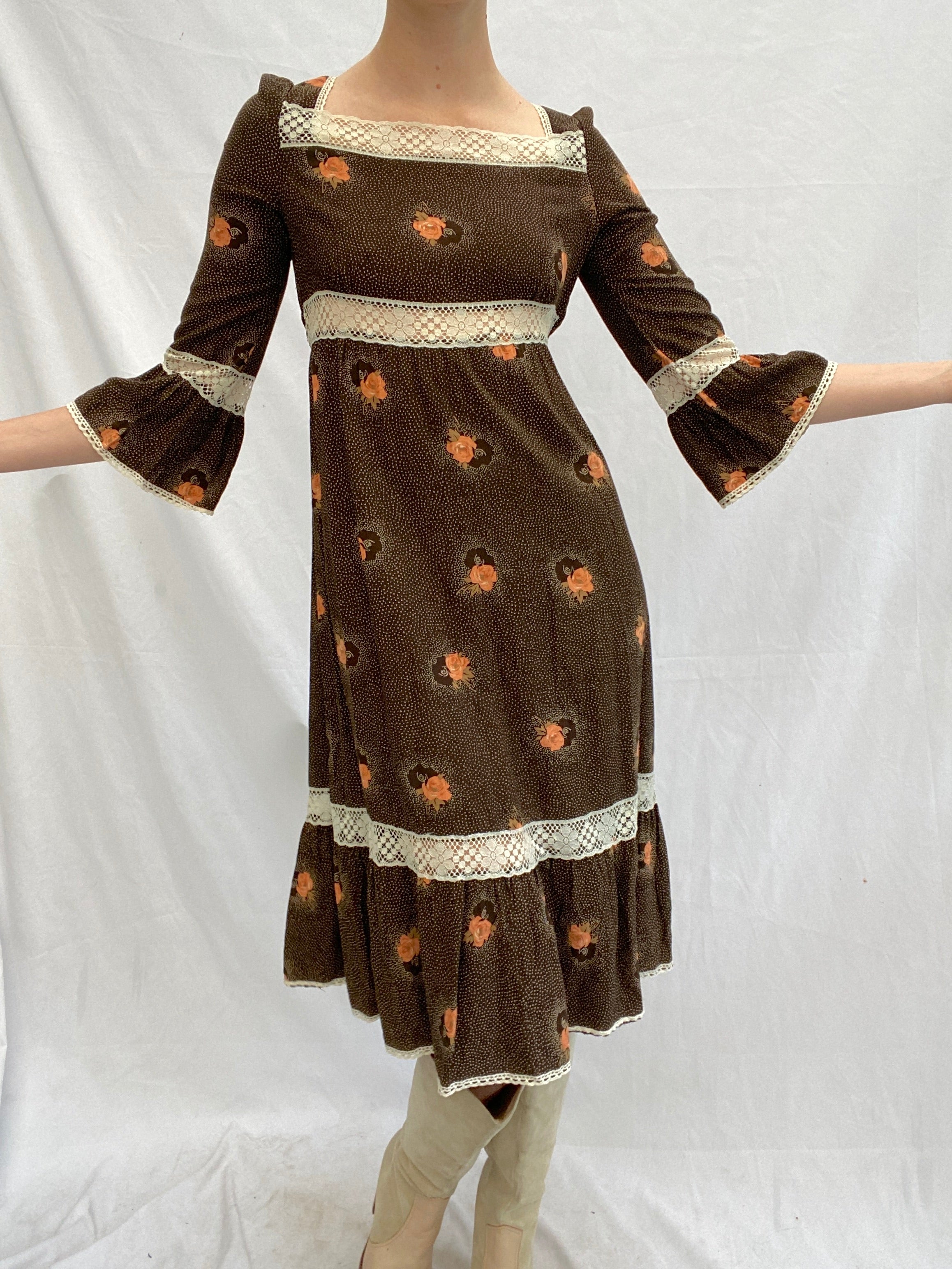 Long Sleeve Brown Floral Dress with White Lace Eveliina Vintage Long Sleeve Brown Floral Dress with White Lace Eveliina Vintage