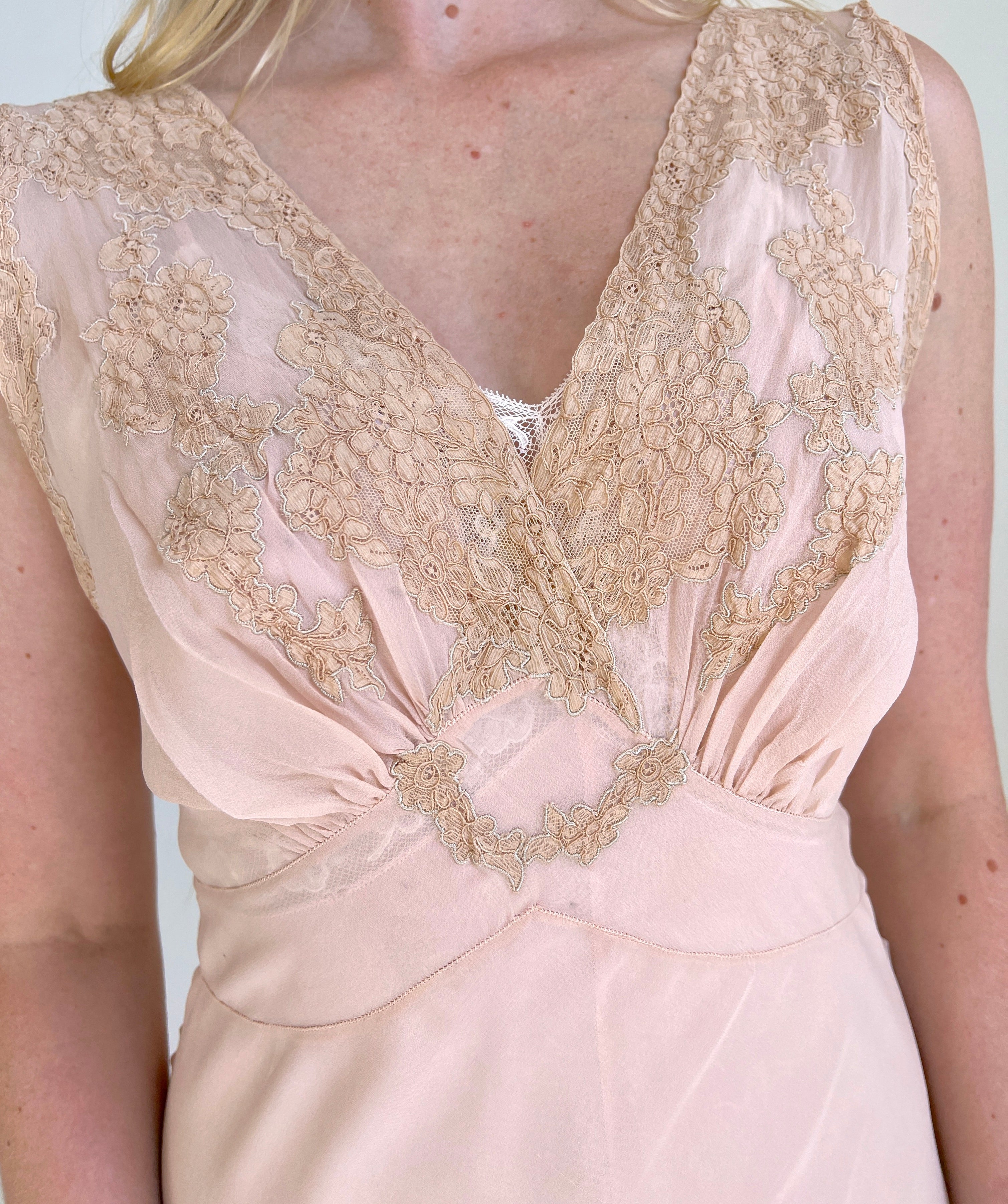 1930's Dusty Pink Silk Chiffon Slip Dress with Cream Lace – Eveliina