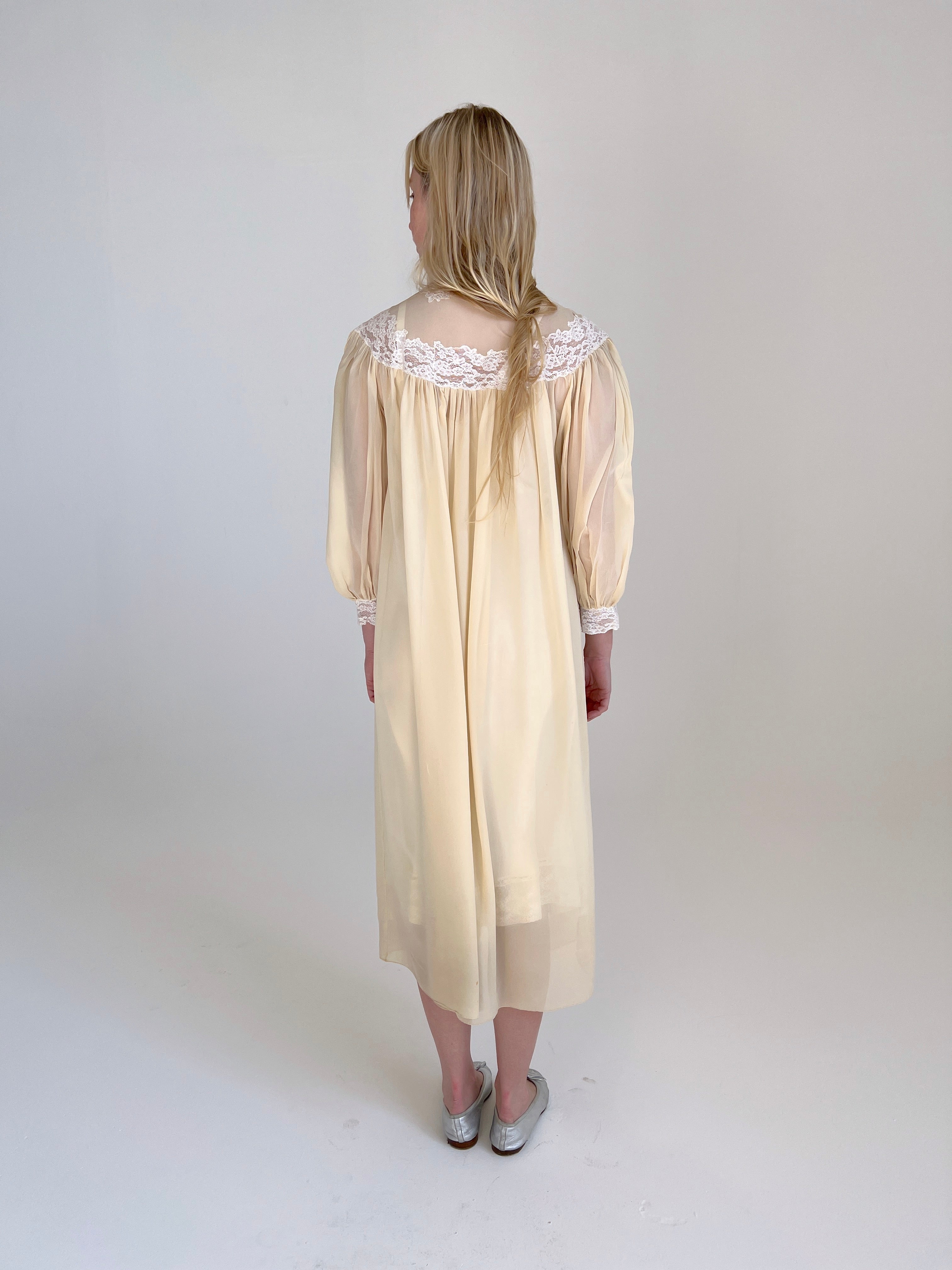 1930's Buttercream Silk Chiffon Hand Embroidered Robe – Eveliina Vintage