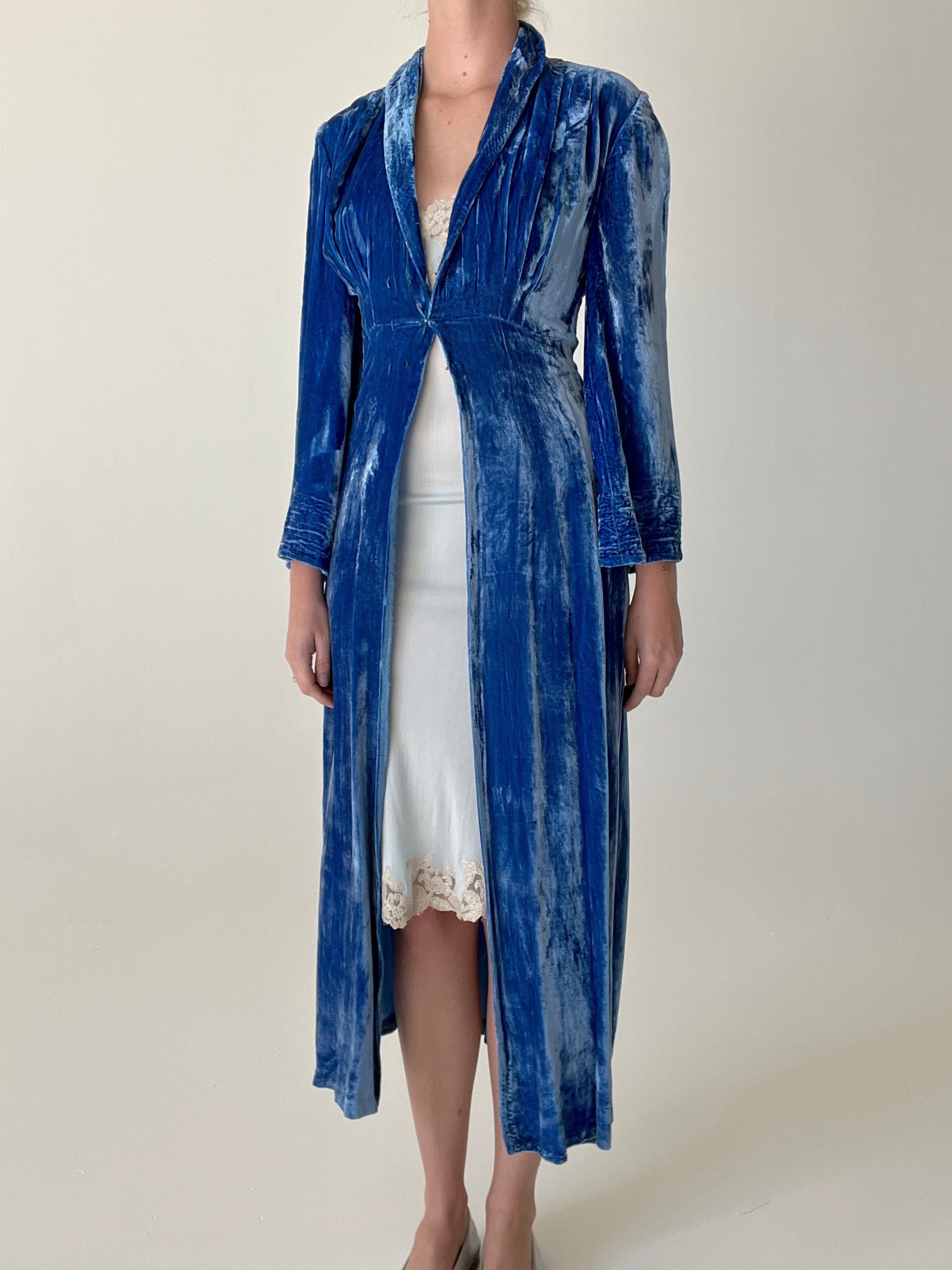1940's Cobalt Blue Silk Velvet Dressing Robe Eveliina Vintage 1940's Cobalt Blue Silk Velvet Dressing Robe Eveliina Vintage