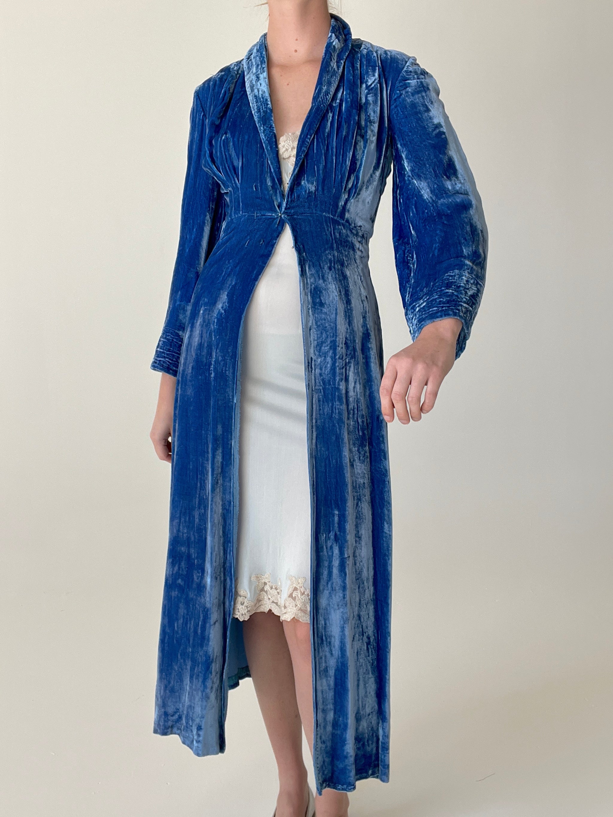 1940's Cobalt Blue Silk Velvet Dressing Robe – Eveliina Vintage