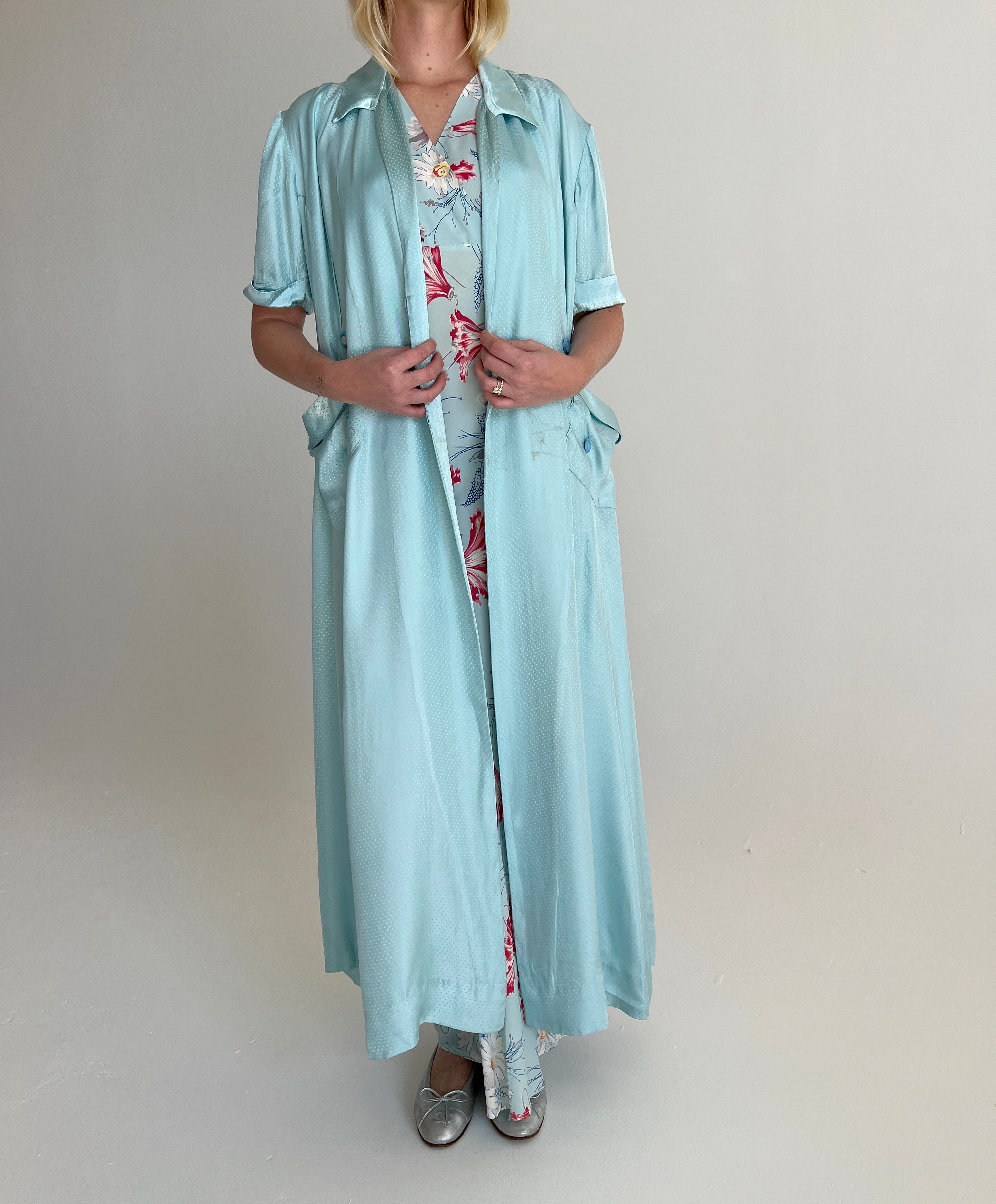 Sky Blue Pattern Robe 1930's Sky Blue Swiss Dot Silk Dressing Robe – Eveliina Vintage