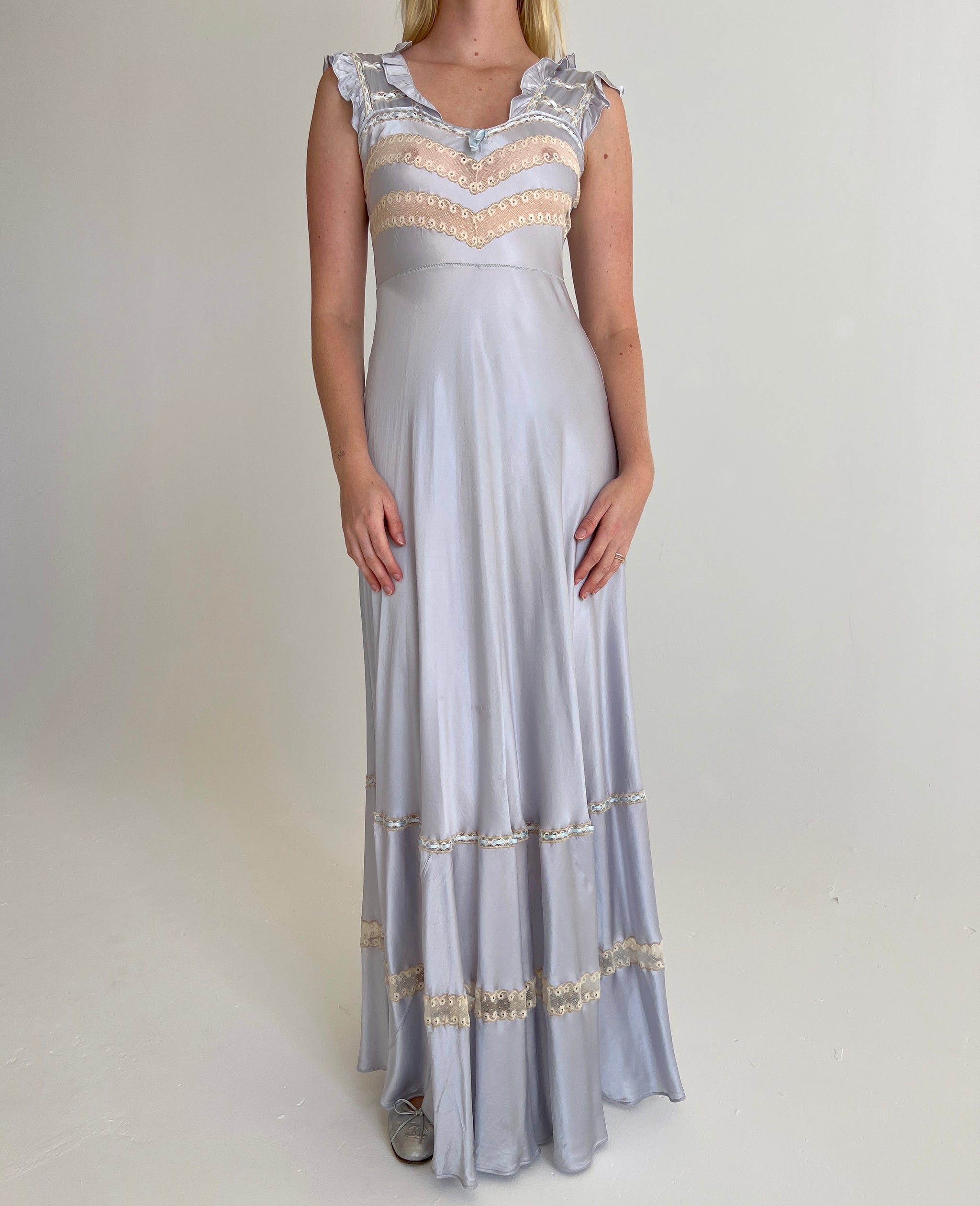 1940's Icy Blue Silk Dress with Cream Lace – Eveliina Vintage