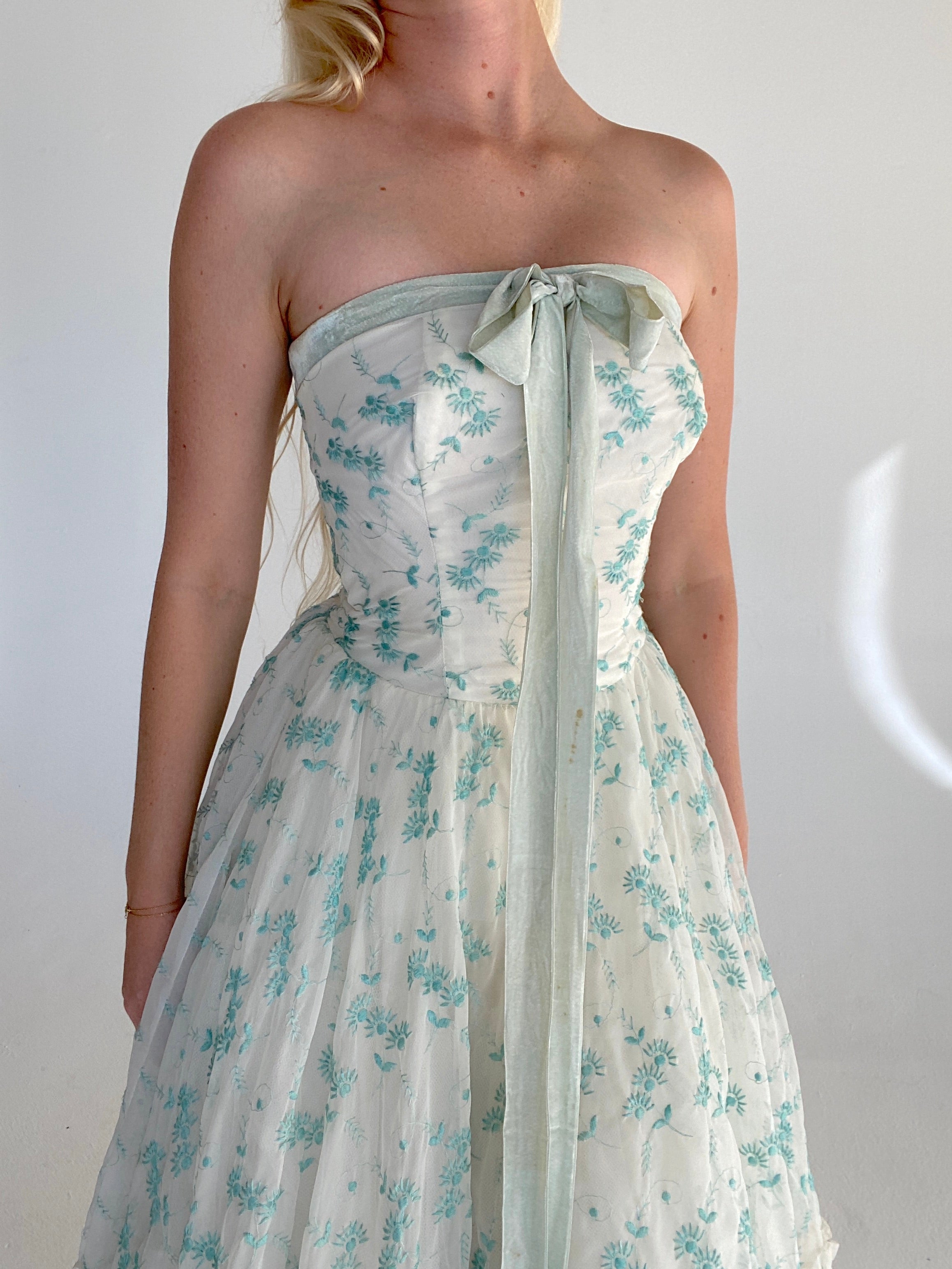 Strapless 1940's Embroidered Turquoise Floral Party Dress Eveliina Vintage Strapless 1940's Embroidered Turquoise Floral Party Dress Eveliina Vintage