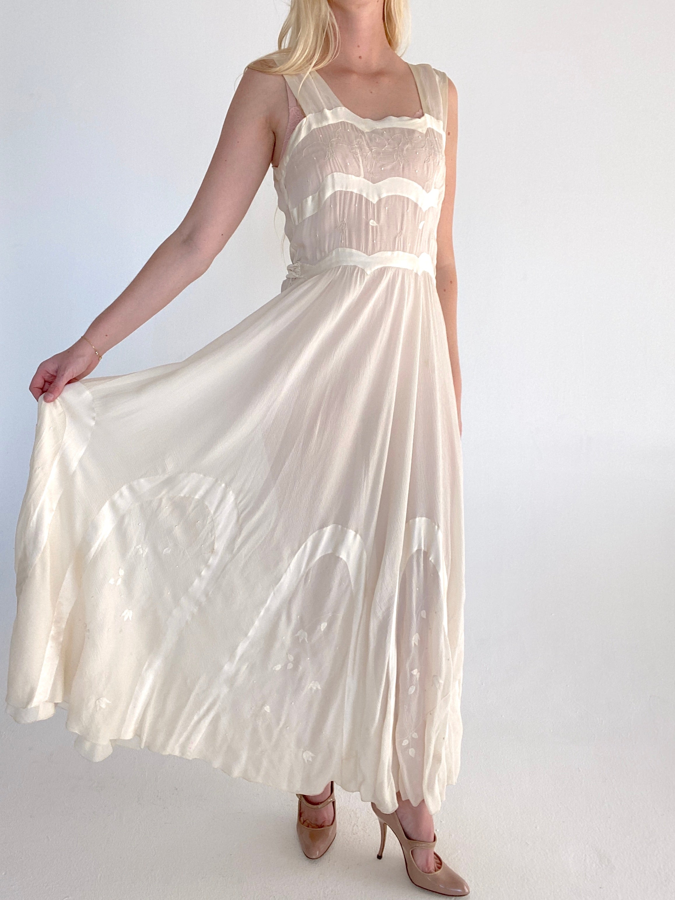 1930's Off White Silk Chiffon Dress with Silk Applique Eveliina Vintage 1930's Off White Silk Chiffon Dress with Silk Applique Eveliina Vintage