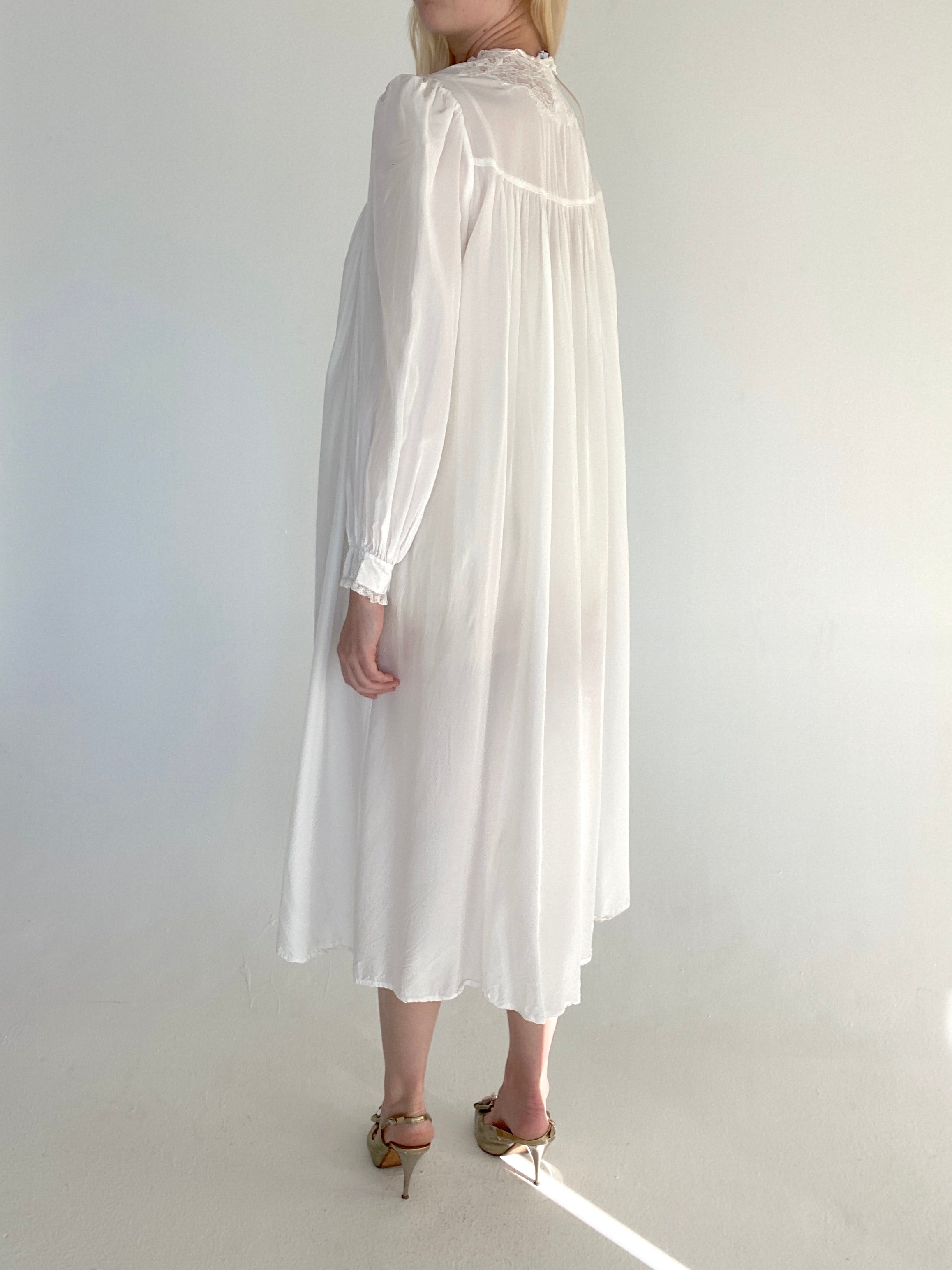 Retro White Robe 1930's Bridal White Robe With Lace – Eveliina Vintage