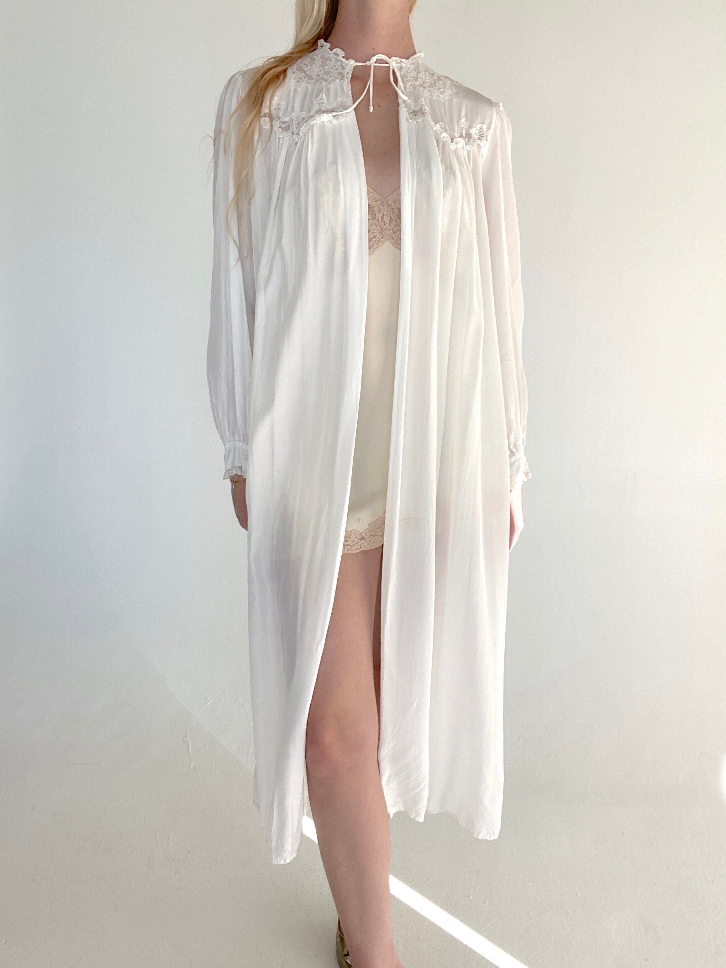 1930's Bridal White Robe With Lace Eveliina Vintage 1930's Bridal White Robe With Lace Eveliina Vintage