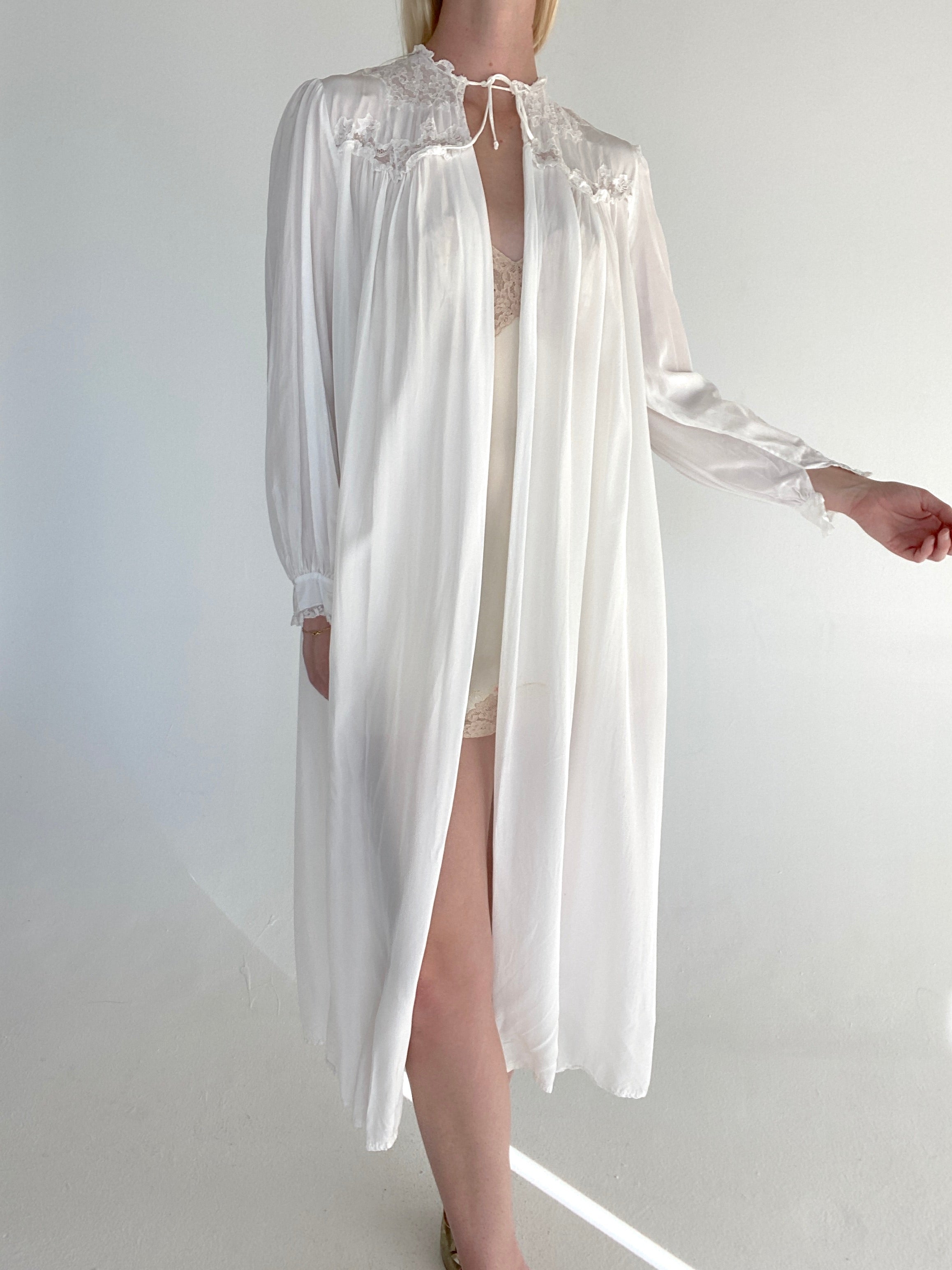 Retro White Robe 1930's Bridal White Robe With Lace – Eveliina Vintage