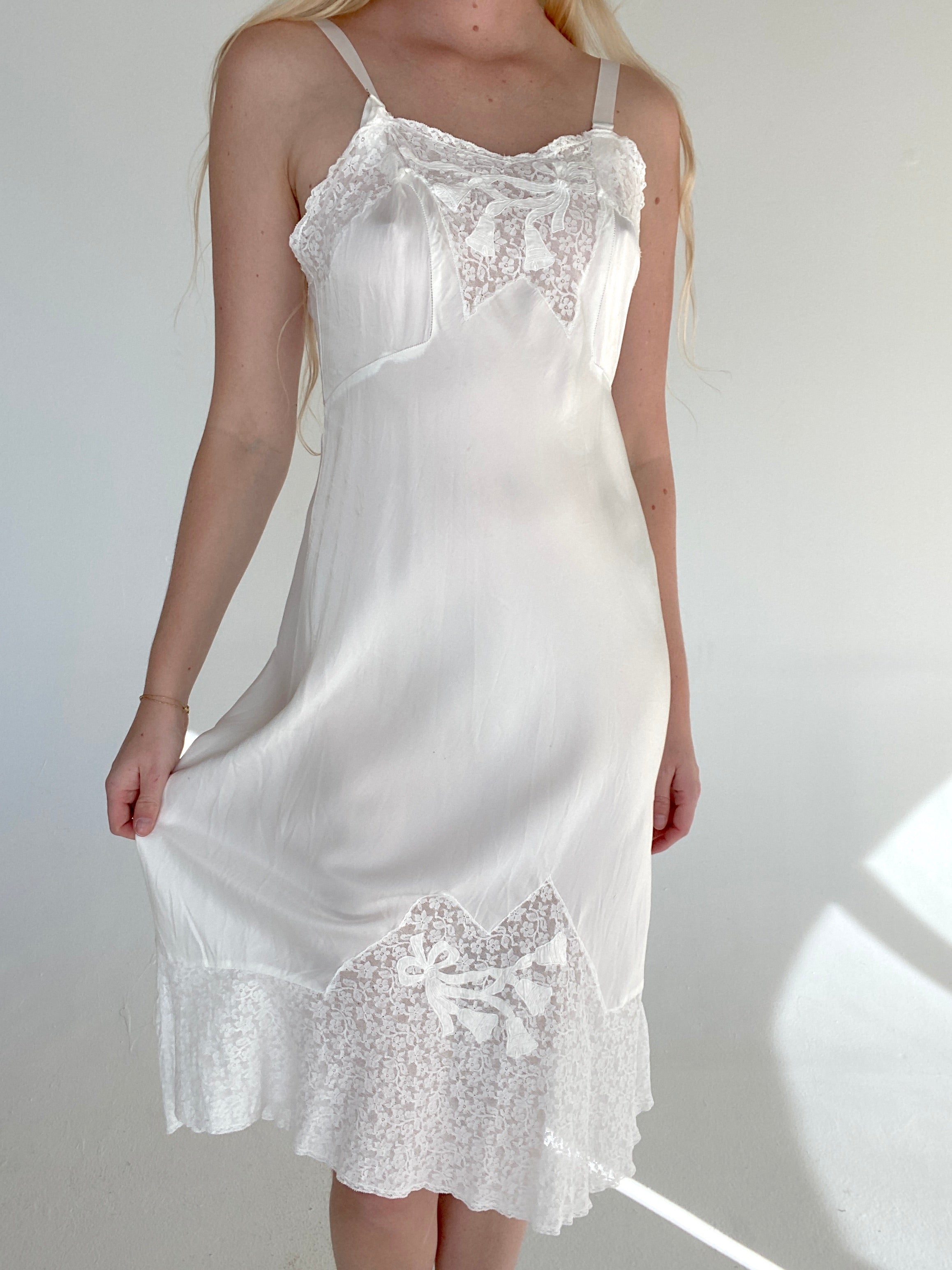 1940's White Slip with Bell Embroidery in Lace