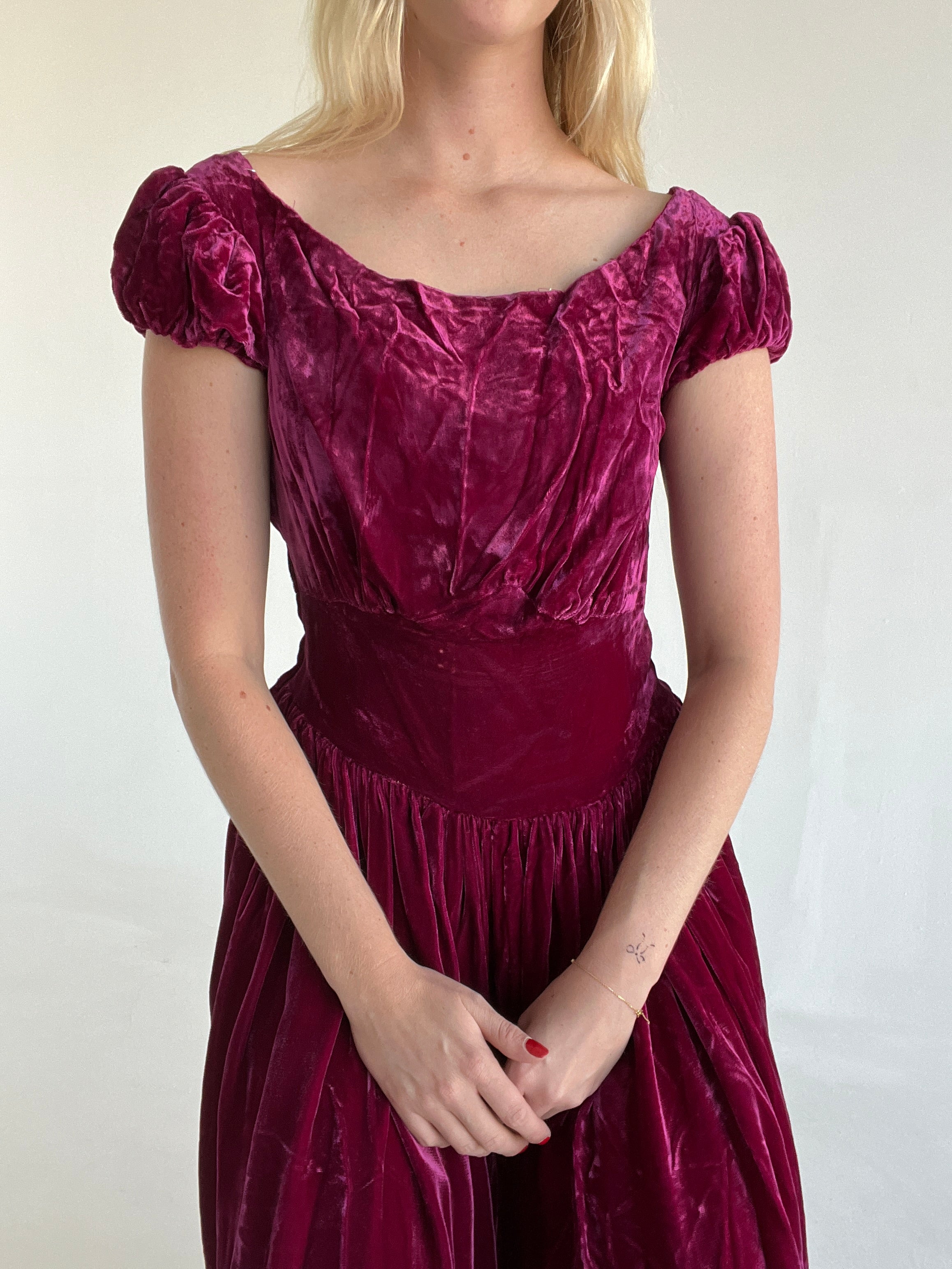 1930's Cap Sleeve Raspberry Crushed Velvet Gown Eveliina Vintage 1930's Cap Sleeve Raspberry Crushed Velvet Gown Eveliina Vintage