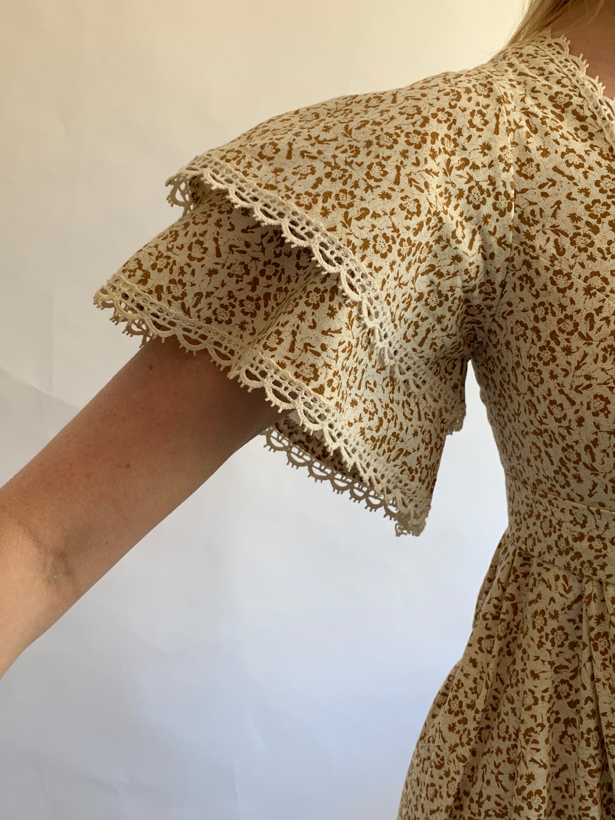 Laura Ashley Cream and Brown Floral Print Dress – Eveliina Vintage