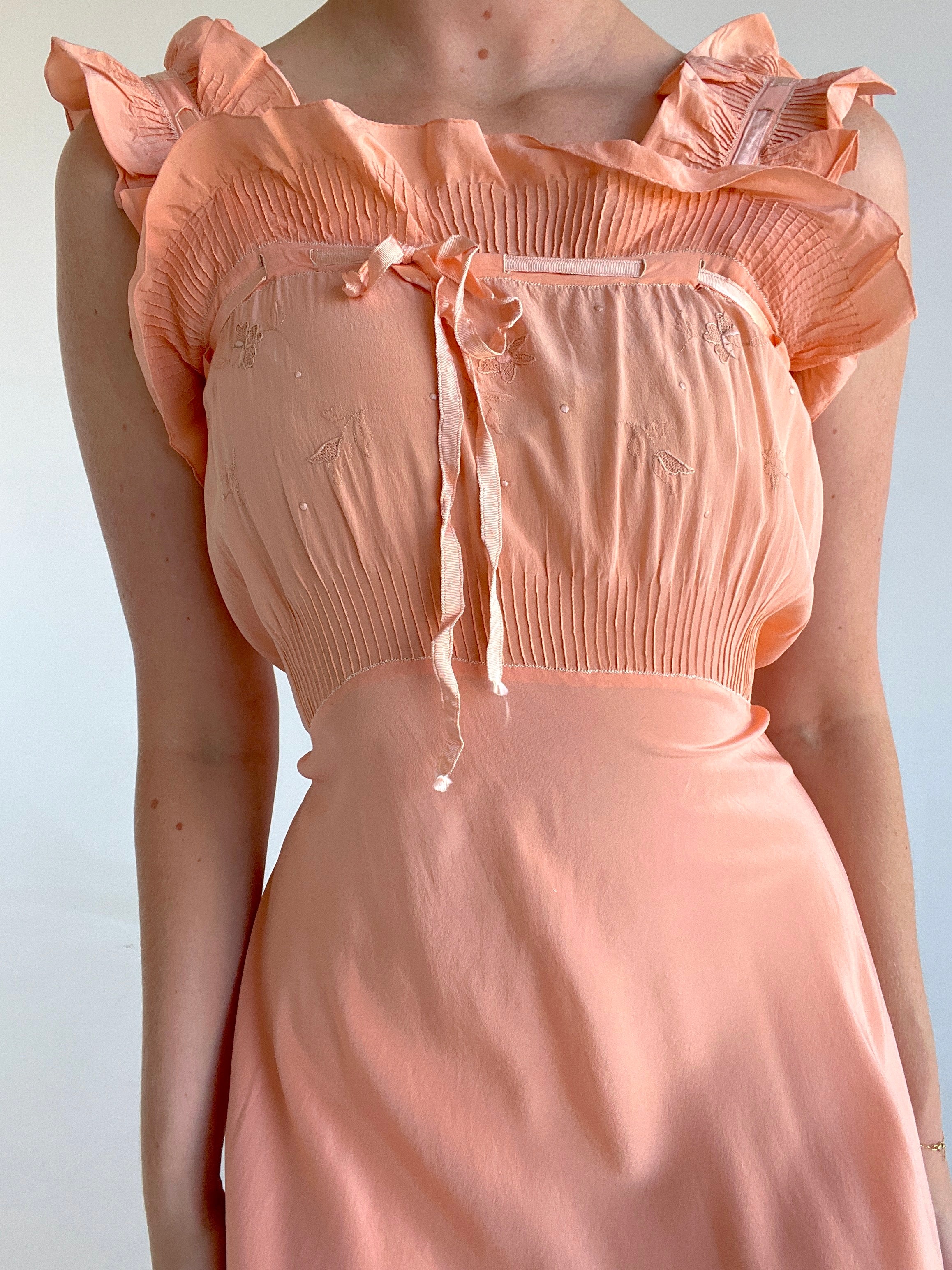 1930's Peach Silk Slip with Ruffles and Embroidery – Eveliina Vintage