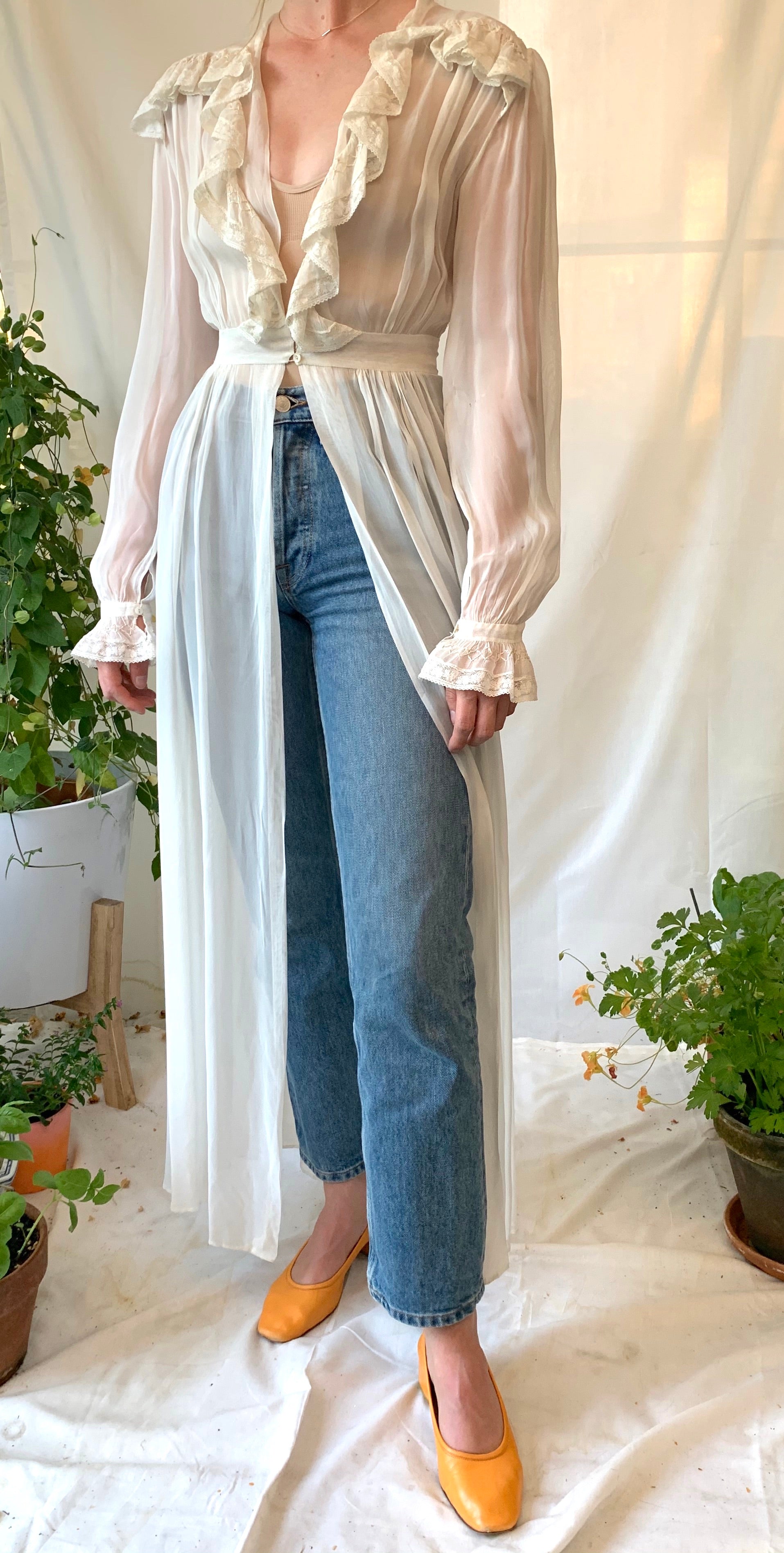 Retro White Robe White Robe with White Lace Trim – Eveliina Vintage