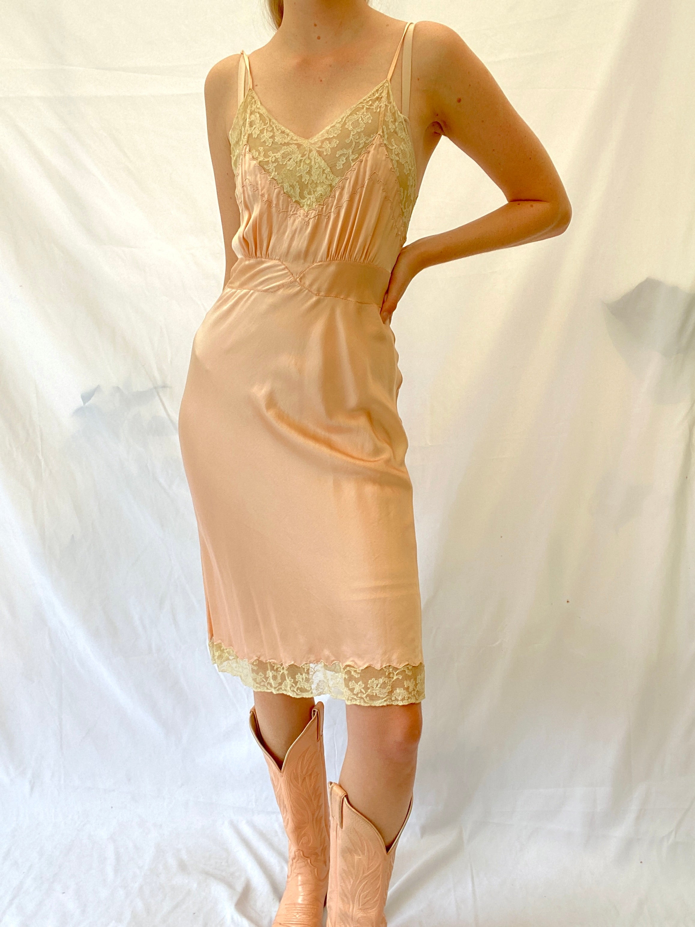 Pink Short Slip Dress with Cream Lace Eveliina Vintage Pink Short Slip Dress with Cream Lace Eveliina Vintage